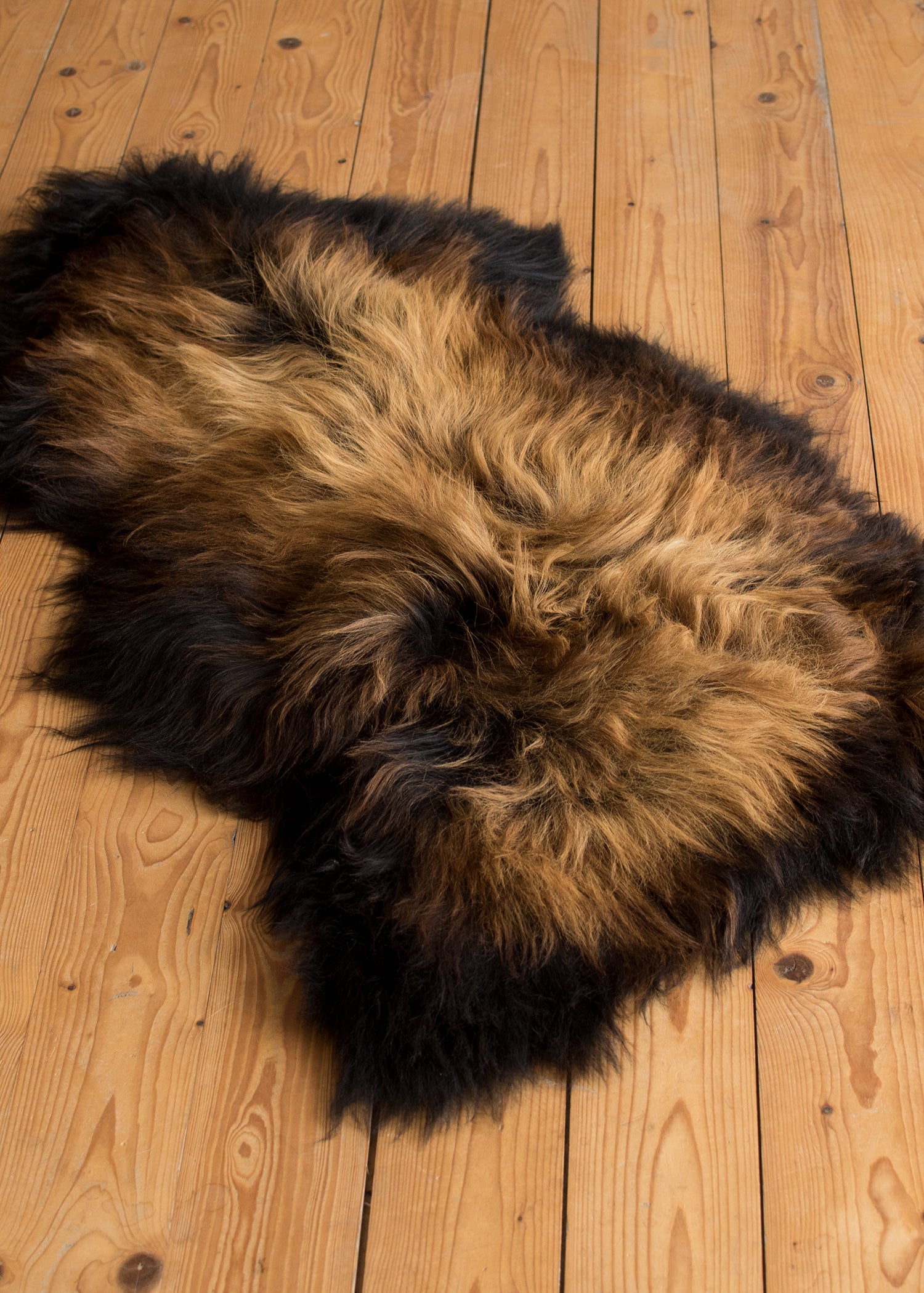 Imagen única de: Piel De Caracol Nordland, Negra Con Puntas Flameadas, Aprox.