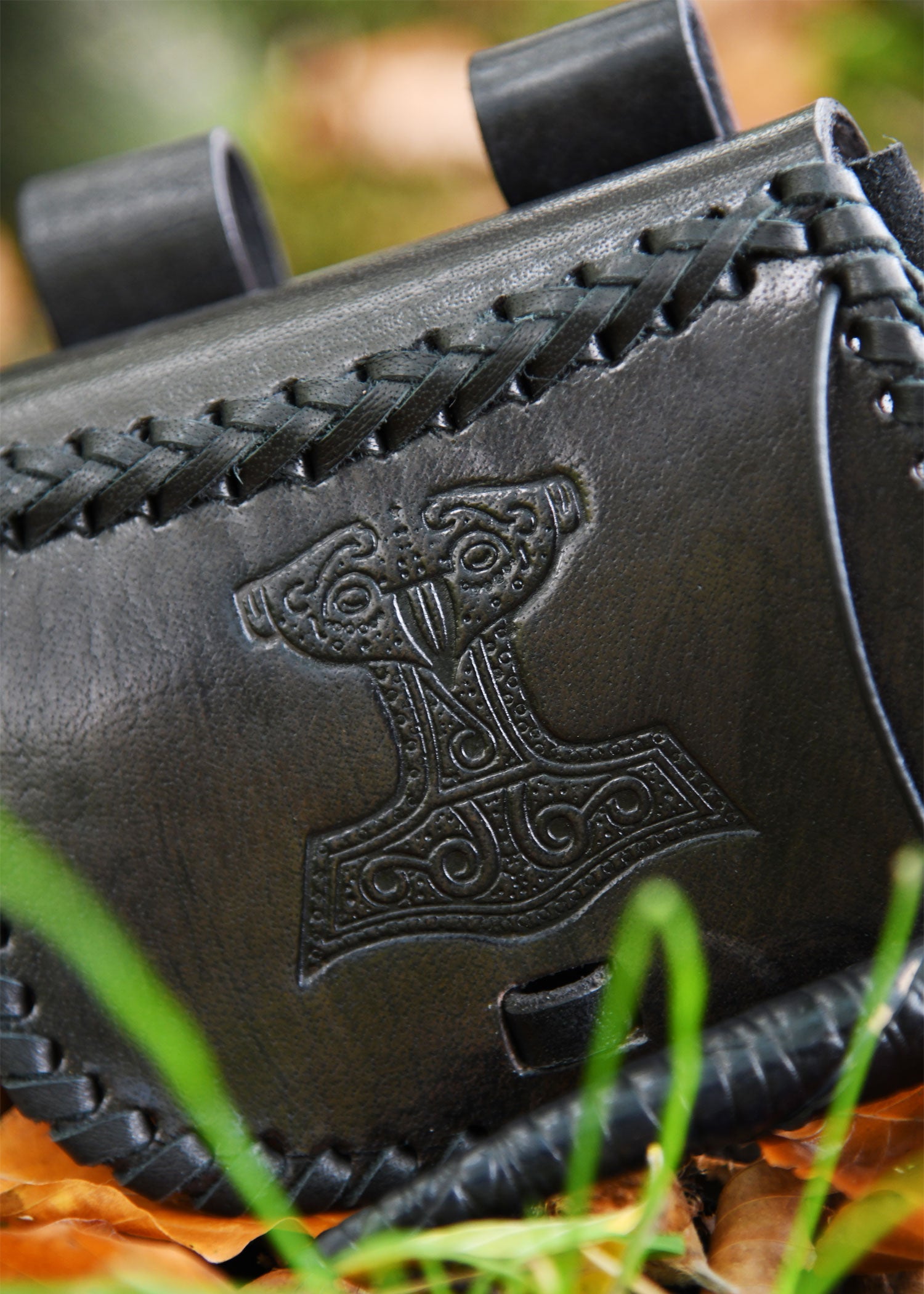 Imagen única de: Riñonera Pequeña De Piel Con Grabado Del Martillo De Thor, Negro