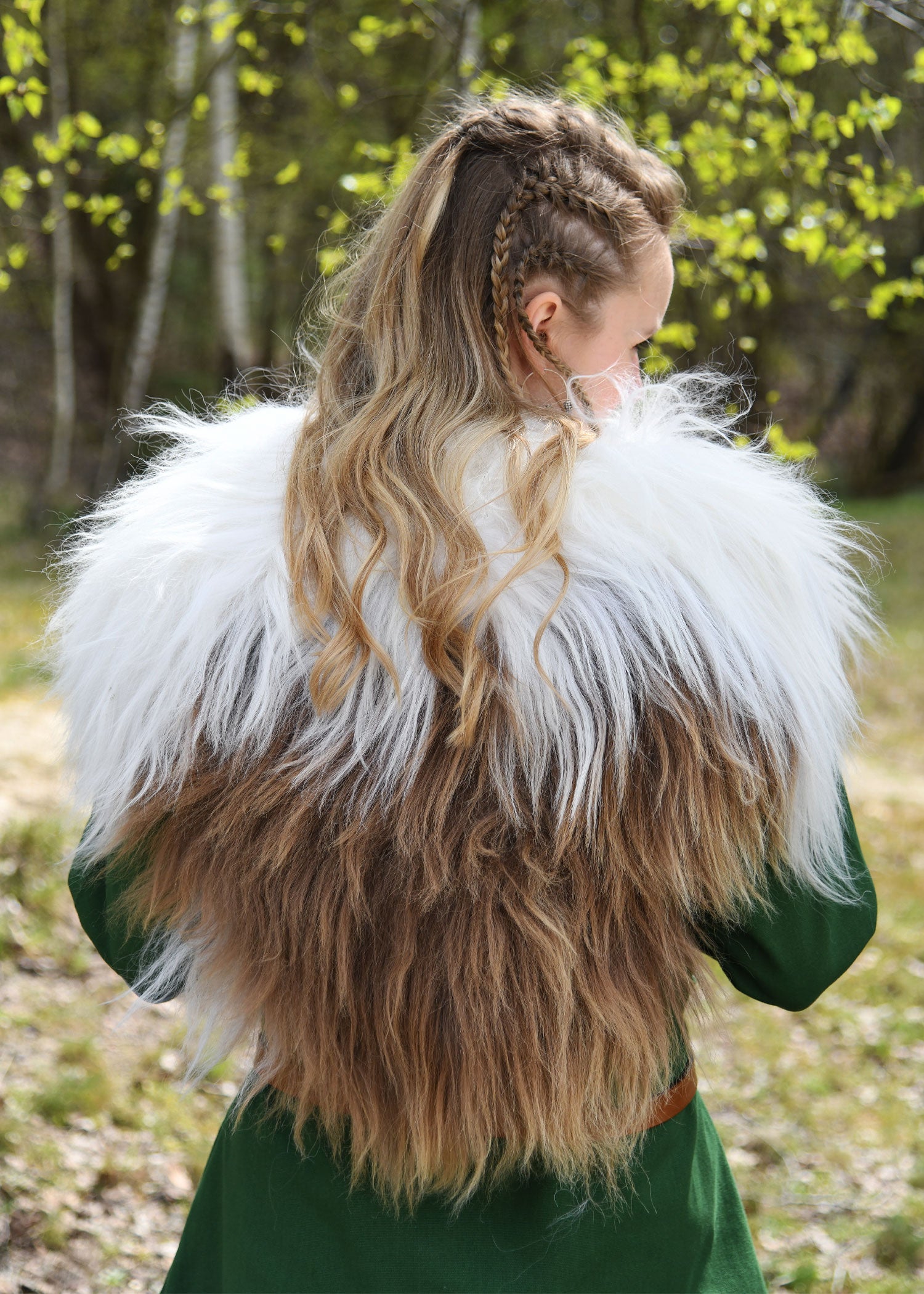 Imagen única de: Piel De Hombro Hecha De Piel De Caracol Nordland, Blanca Con Manchas