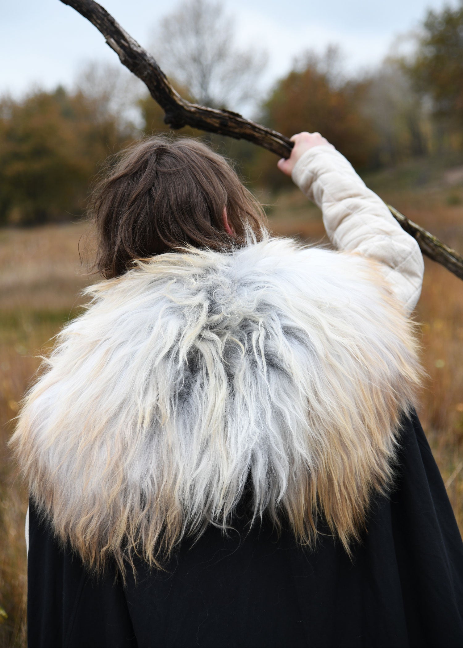 Imagen única de: Piel De Hombro Hecha De Piel De Caracol Nordland, Moteada De Blanco