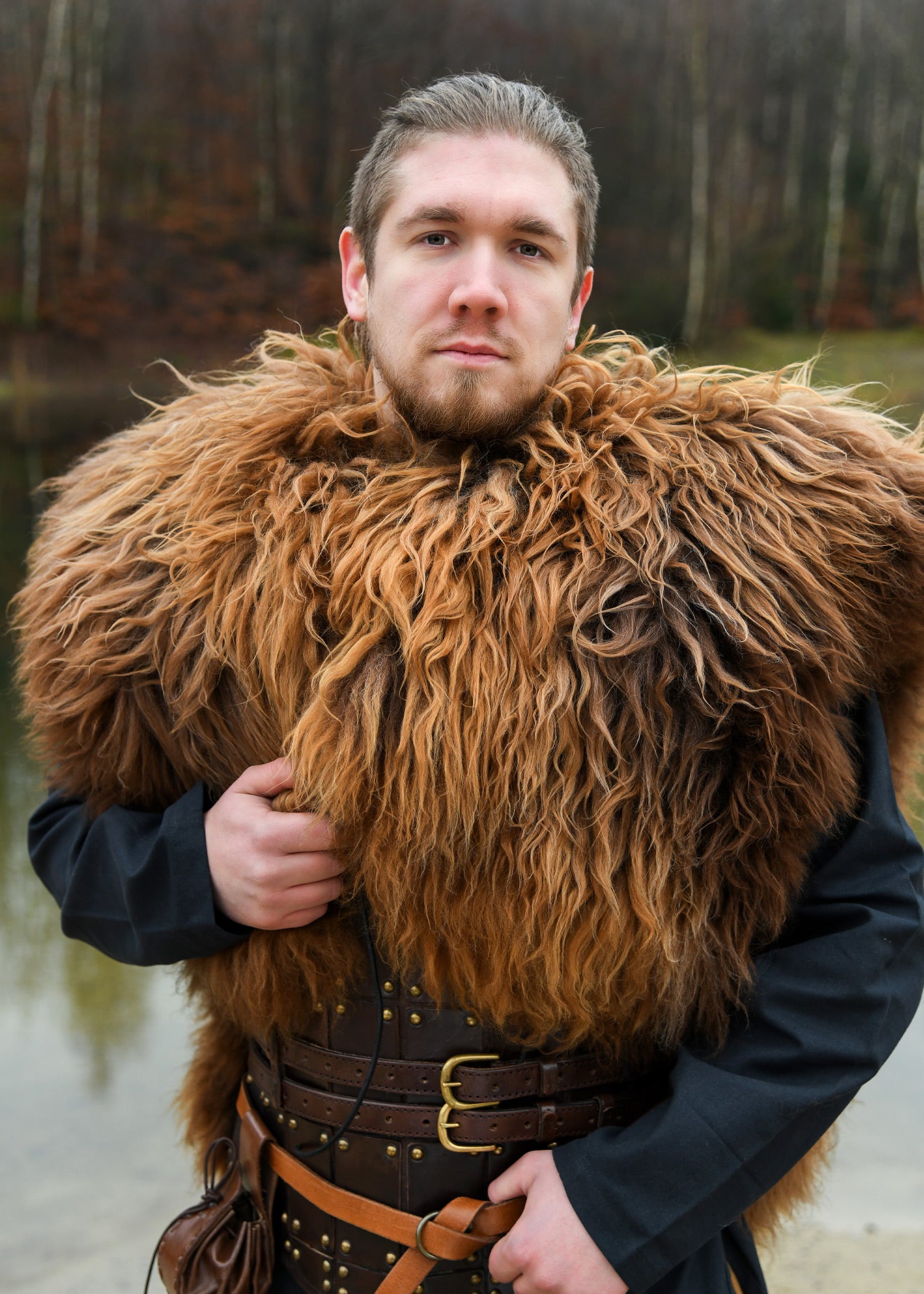 Imagen única de: Piel De Hombro, Capa De Piel Berserker Marrón