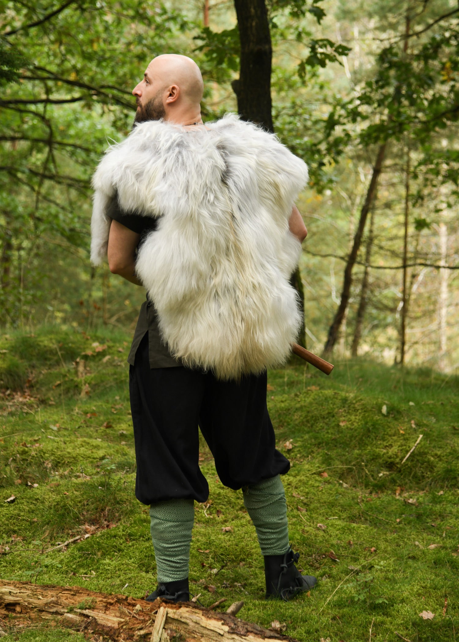 Imagen única de: Piel De Hombro, Capa De Piel Berserker Manchada De Blanco