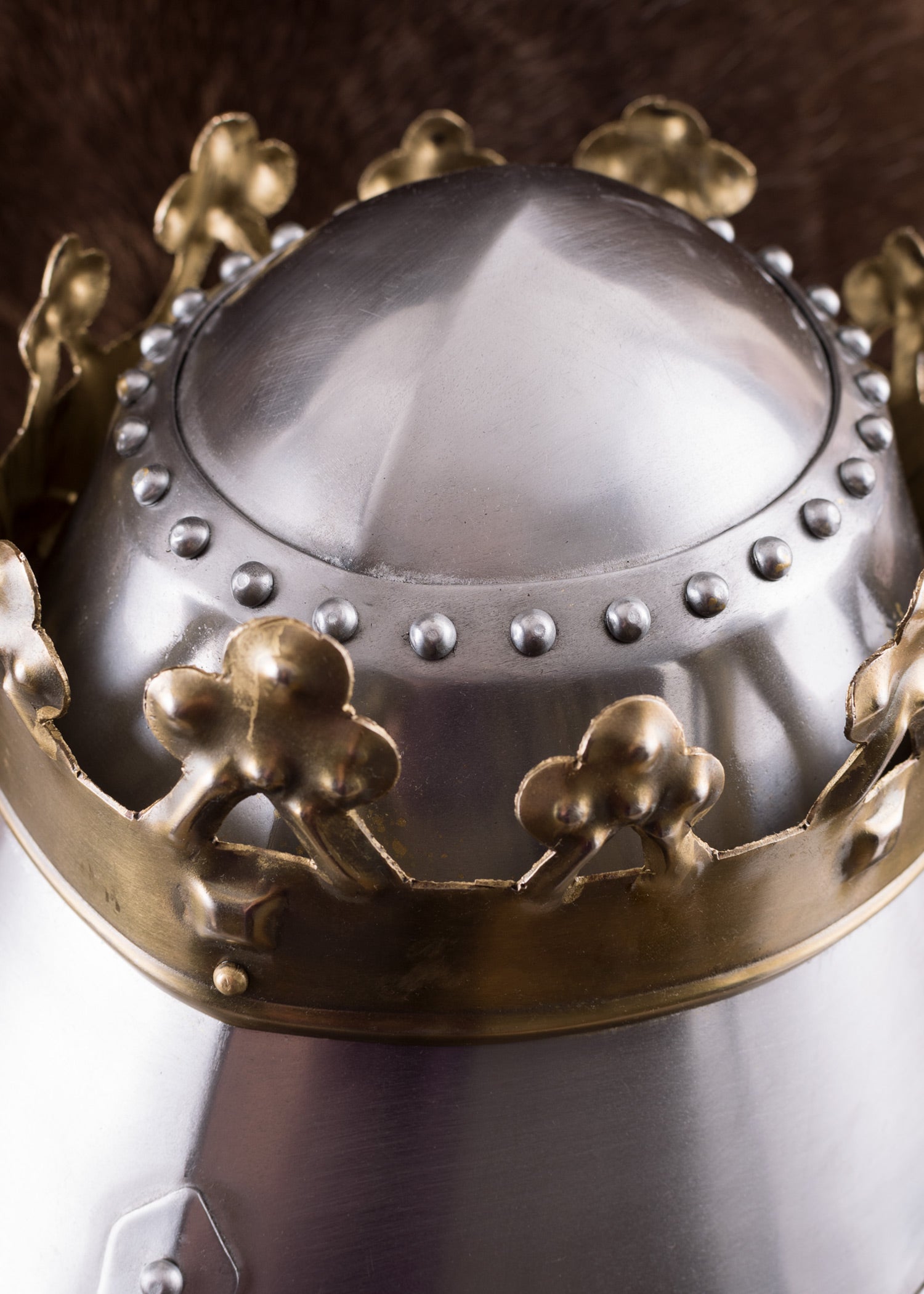 Imagen única de: Casco Grande De Olla Real Con Corona, Acero De 1,6 Mm