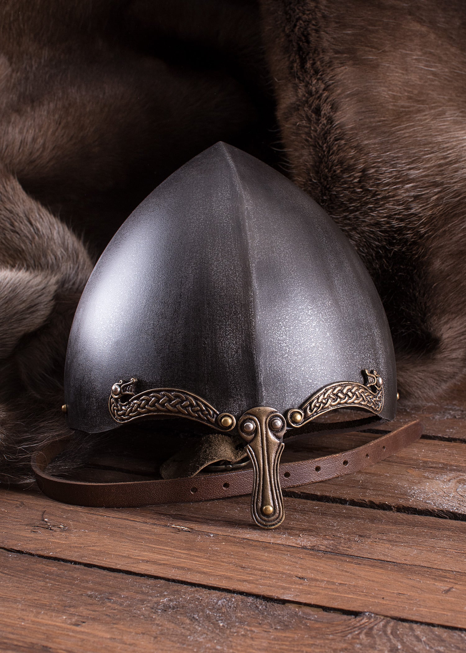 Imagen única de: Casco Nasal Con Motivos Celtas, Acero Con Acabado Envejecido.