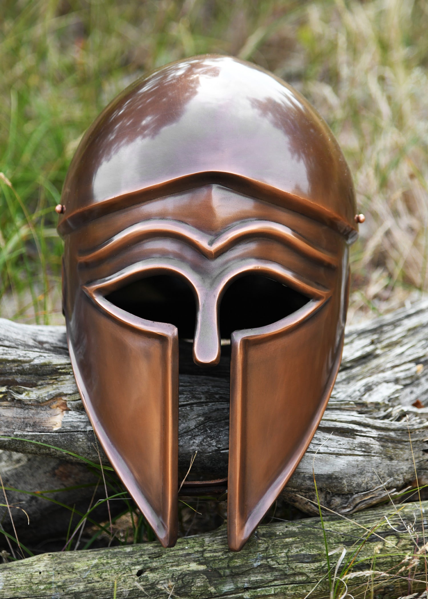 Imagen única de: Casco Italo-corintio De Acero Con Acabado Antiguo.