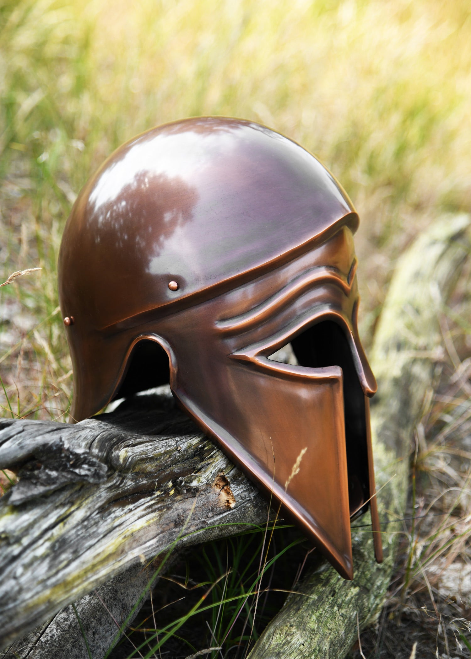 Imagen única de: Casco Italo-corintio De Acero Con Acabado Antiguo.