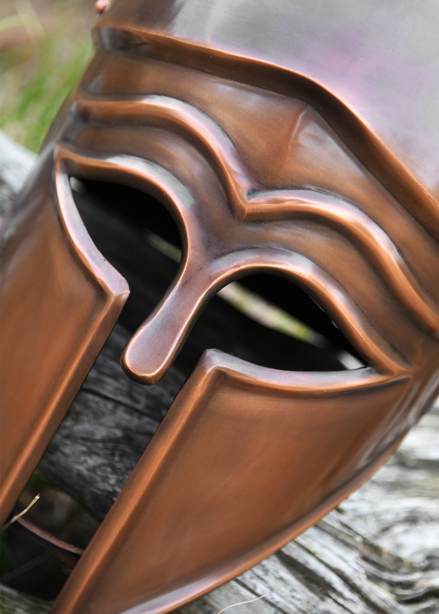 Imagen única de: Casco Italo-corintio De Acero Con Acabado Antiguo.