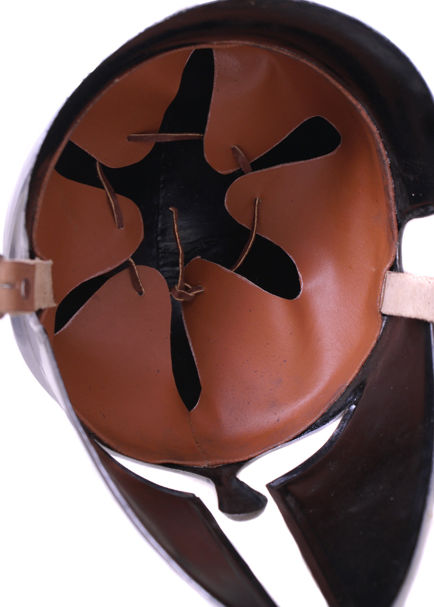 Imagen única de: Casco Italo-corintio, Acero, Con Incrustaciones De Cuero.