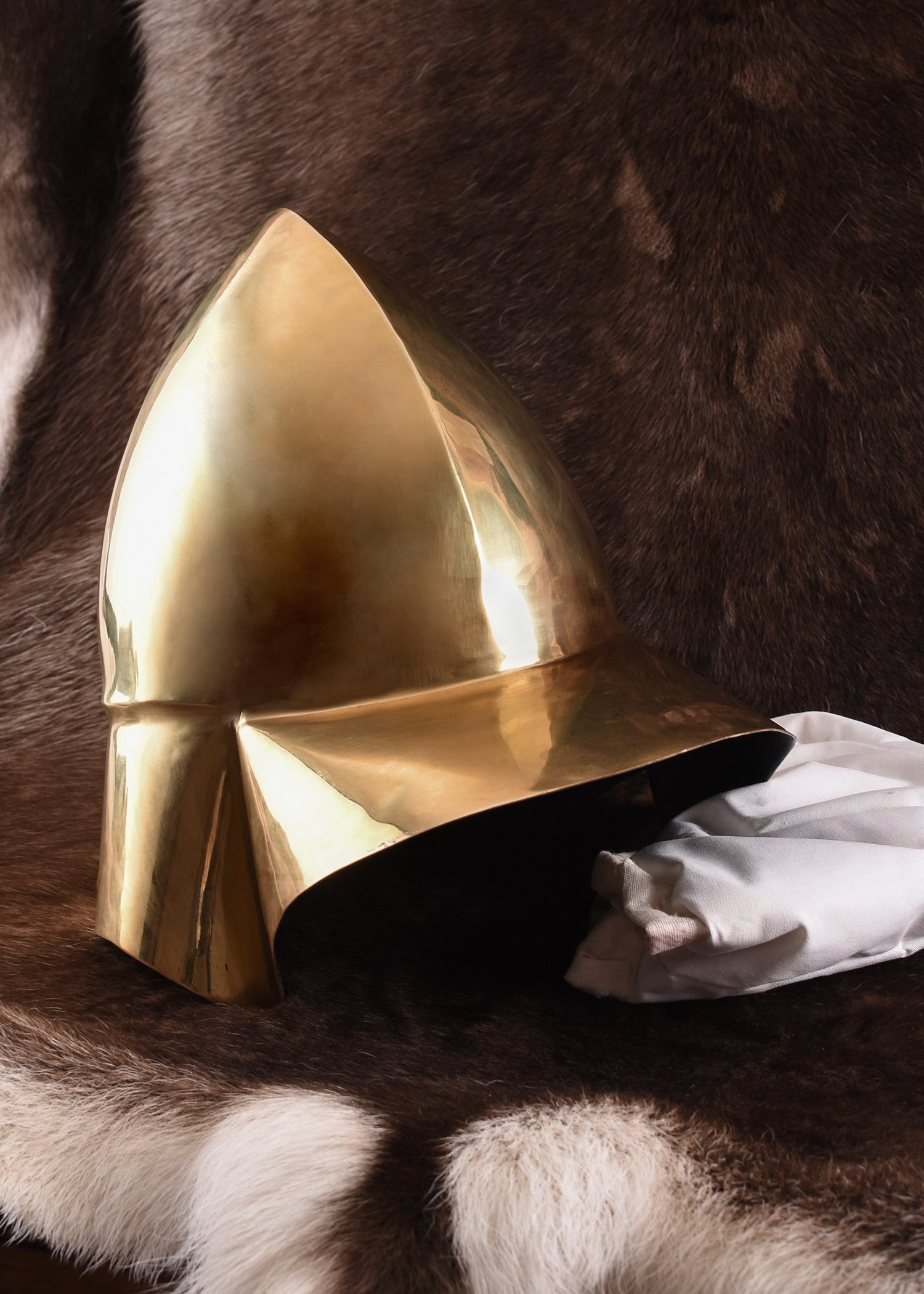 Imagen única de: Casco Beocio, Casco Griego Fabricado En Latón, Siglo Iv A.c. Antes De Cristo