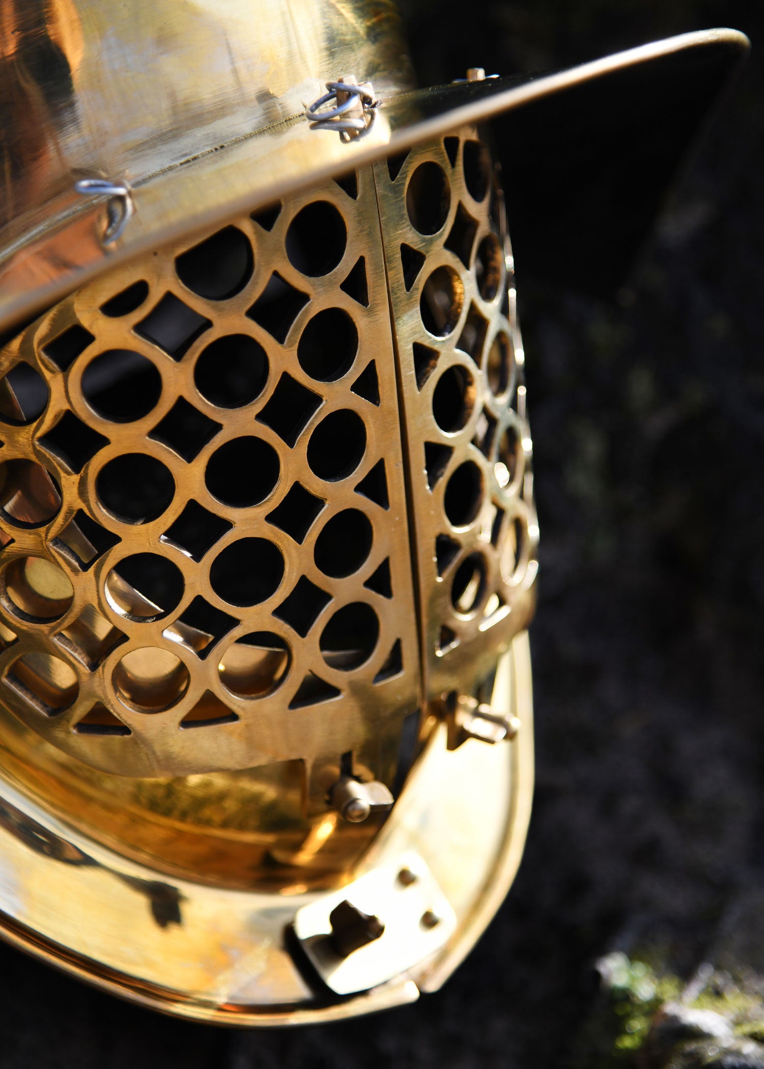 Imagen única de: Casco De Gladiador Pompeya, Latón