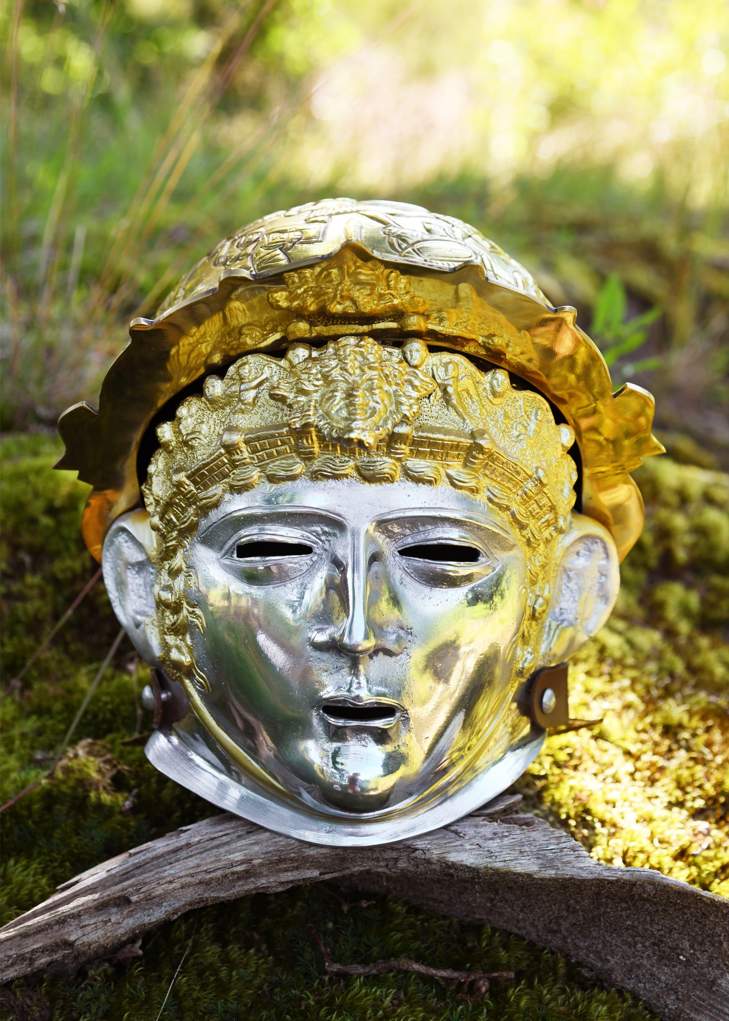 Imagen única de: Casco De Caballería Ribchester, Latón Y Acero.