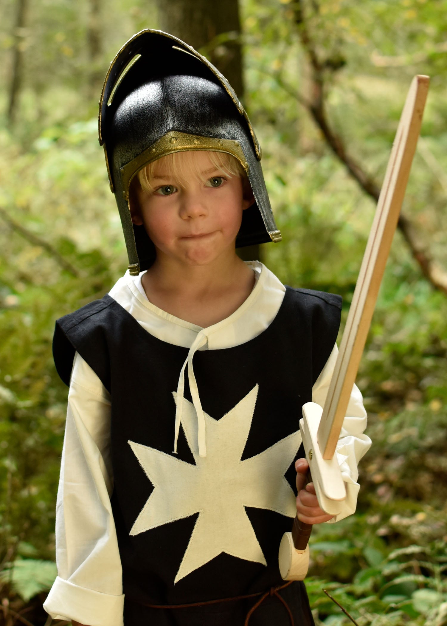 Imagen única de: Casco Superior De Caballero Infantil Con Visera De Plástico Plegable.