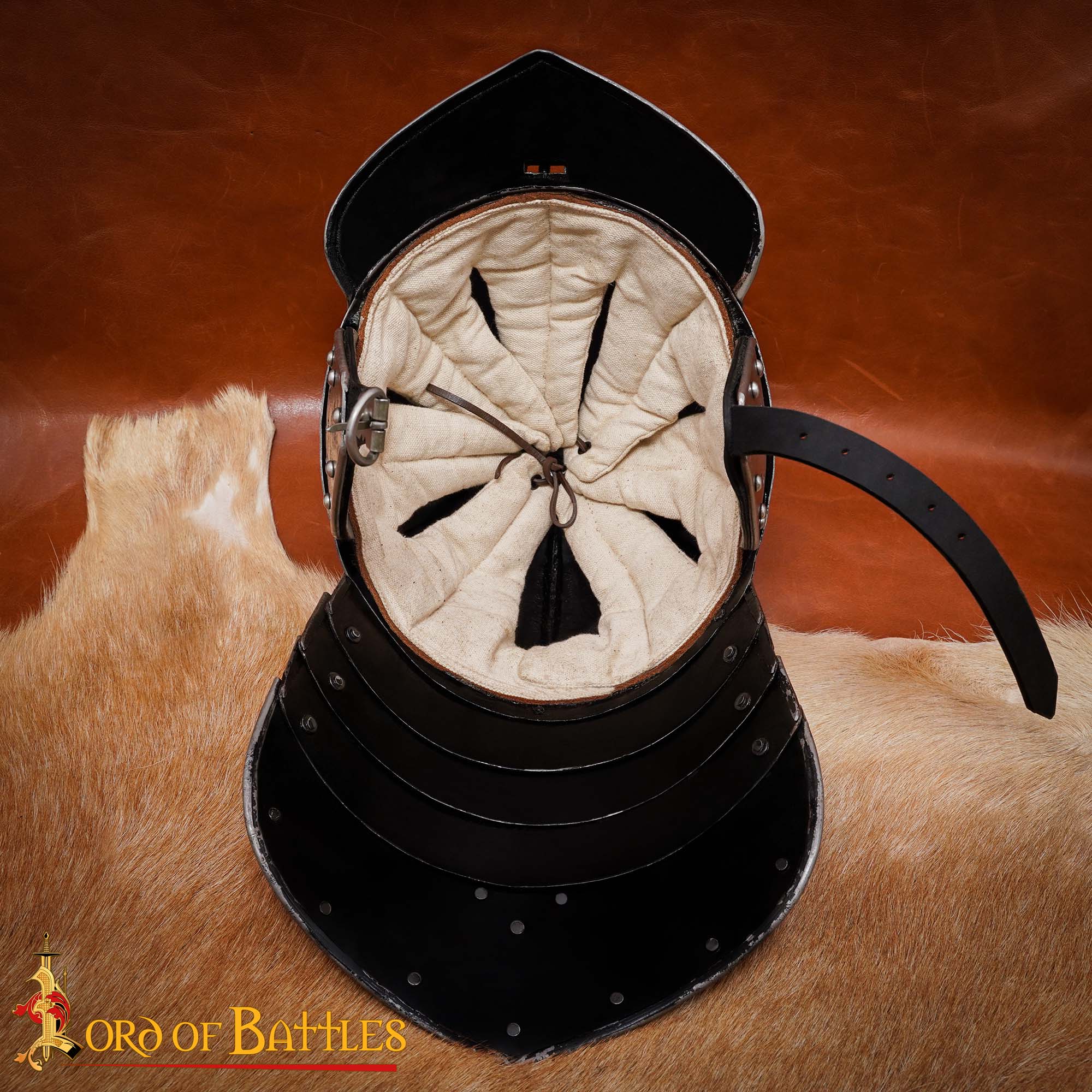 Imagen única de: Auténtico Casco Medieval con Cola de Langosta - Acero de Calibre 16 con Forro Acolchado para Larp y Exhibición