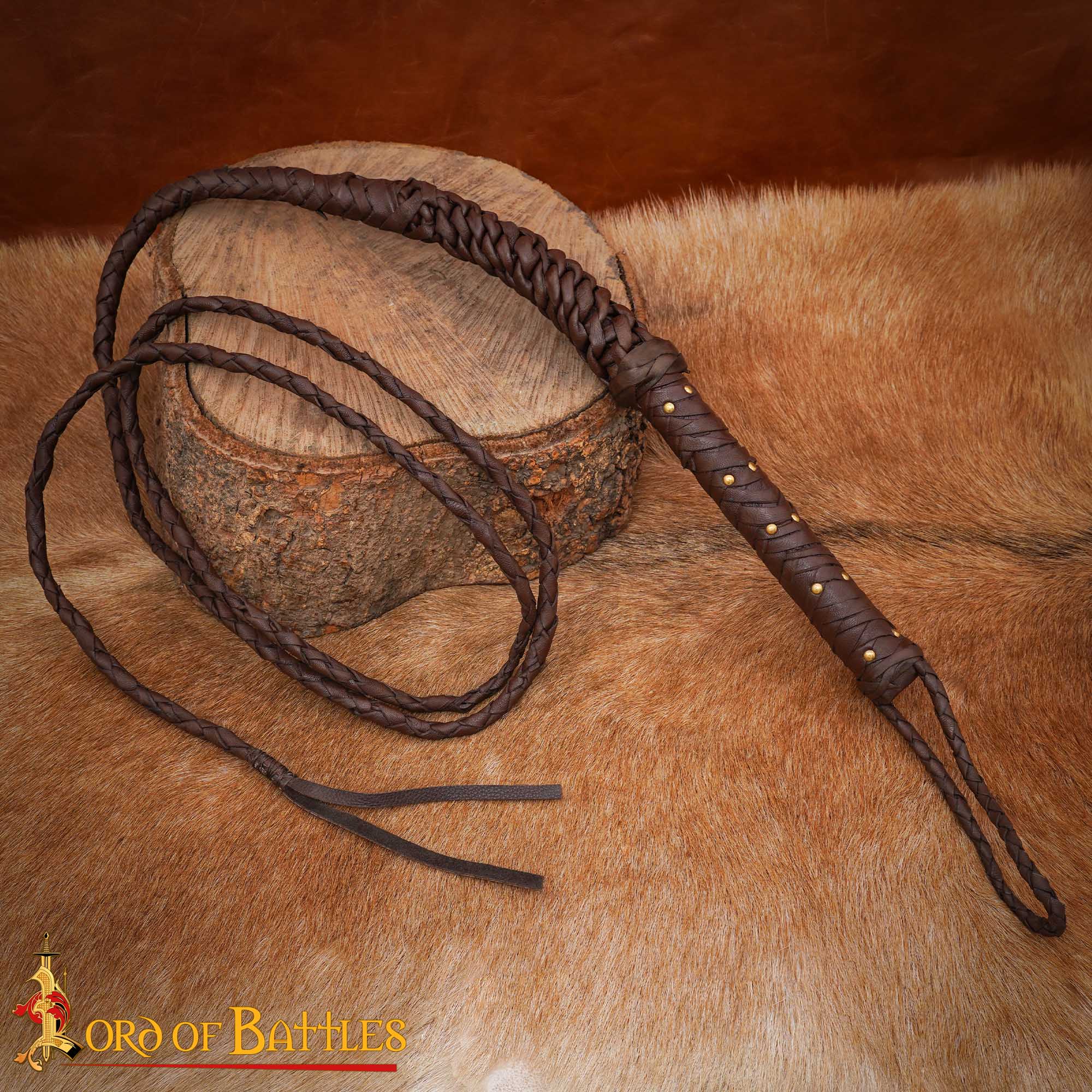 Látigo Medieval de Cuero para Toros - Diseño Trenzado Artesanal con Remaches de Latón - Imagen 2