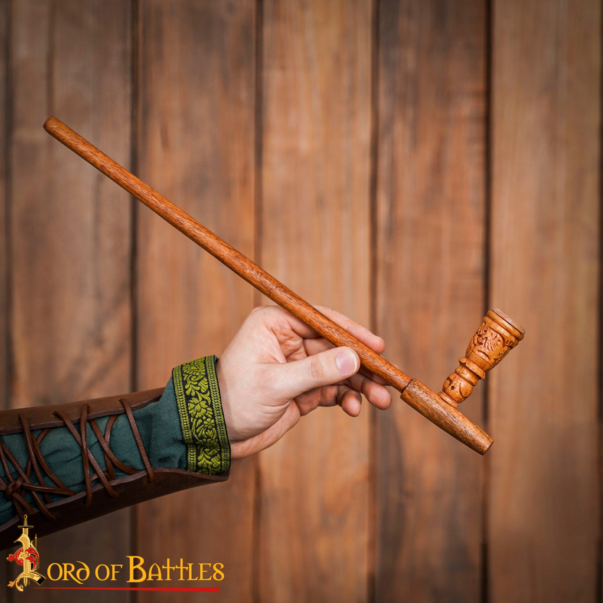 Imagen única de: Pipa Artesanal de Madera de Acacia con Incrustaciones de Estilo Medieval