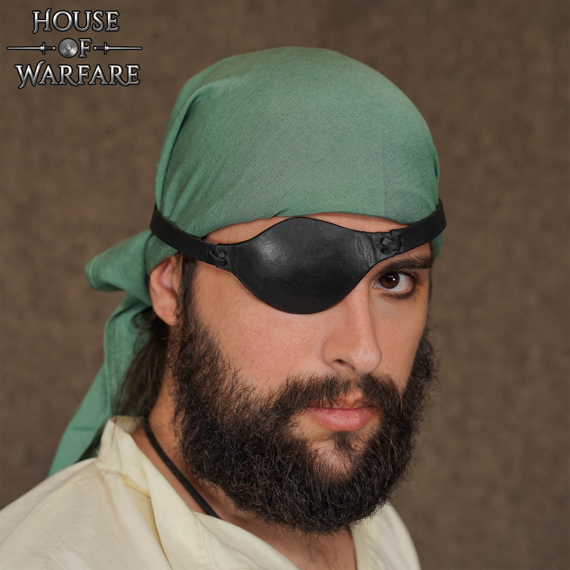 Imagen única de: Parche Ocular Pirata de Cuero Auténtico - Cubreojos Negro Ajustable para Disfraces, Larp y Temas Piratas