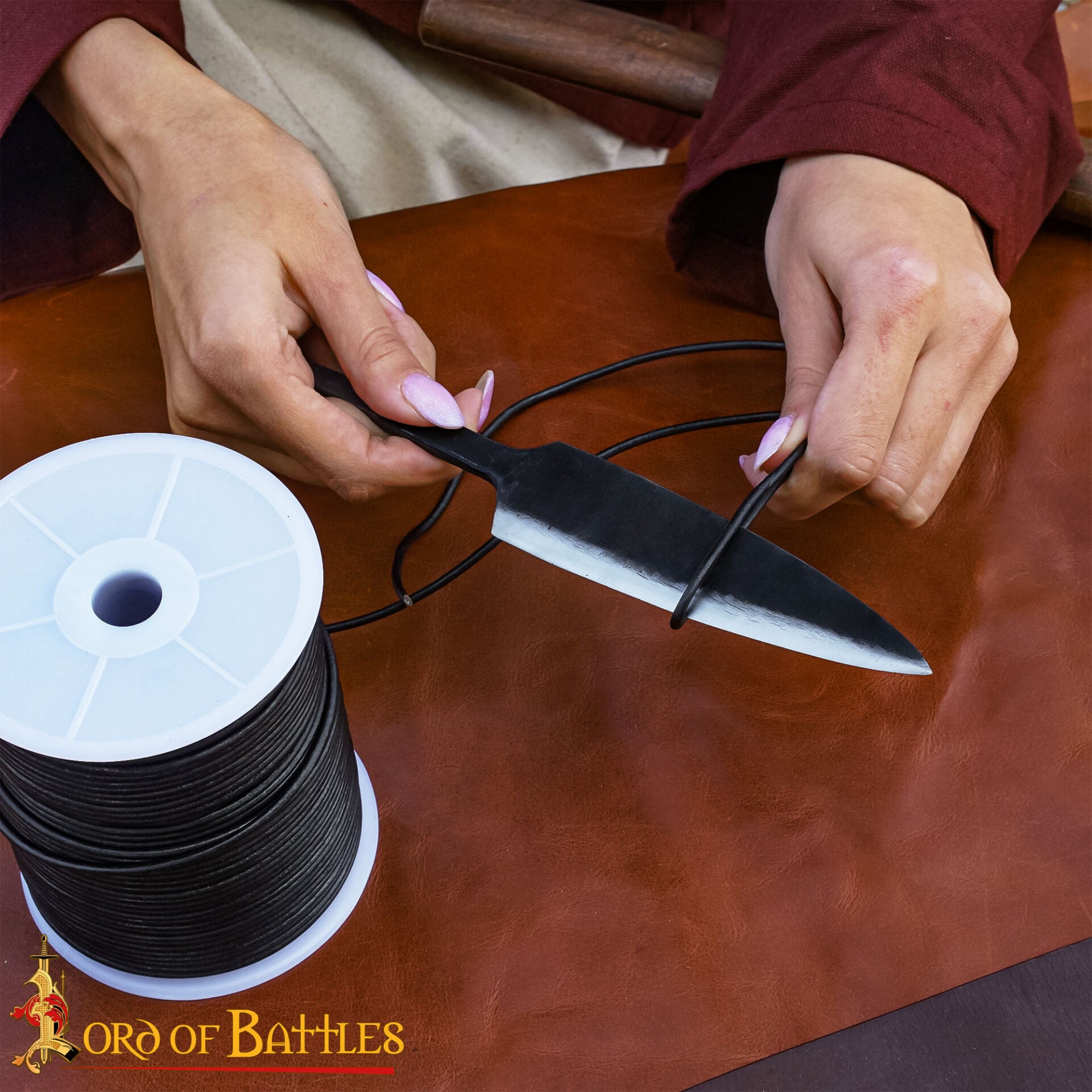 Imagen única de: Hoja de Acero Rústico Forjada a Mano con Espiga Personalizable para Campamento, Cocina y Exposición