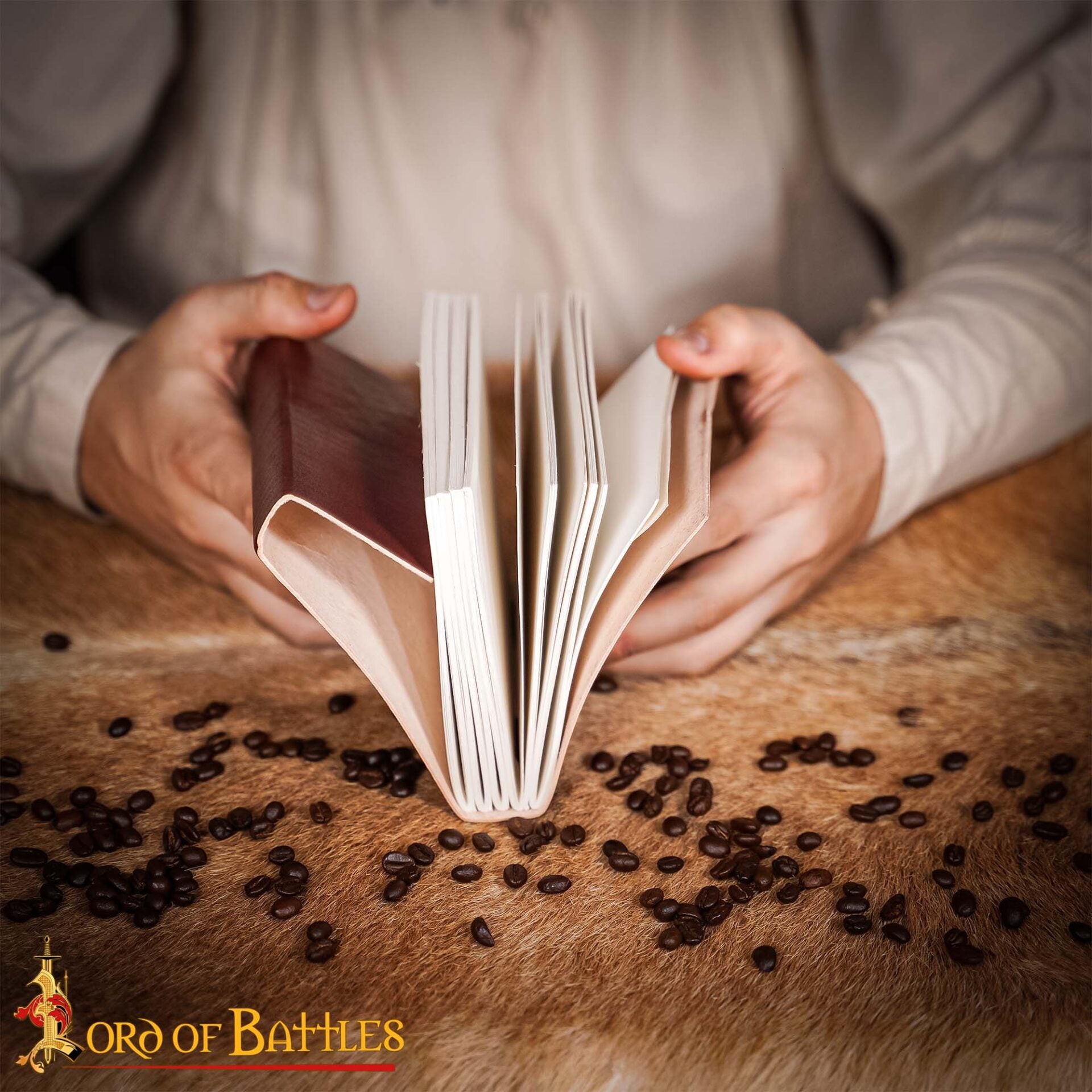 Imagen única de: Medieval Leather Wrap Journal - Cuaderno Artesanal con Cierre de Corbata