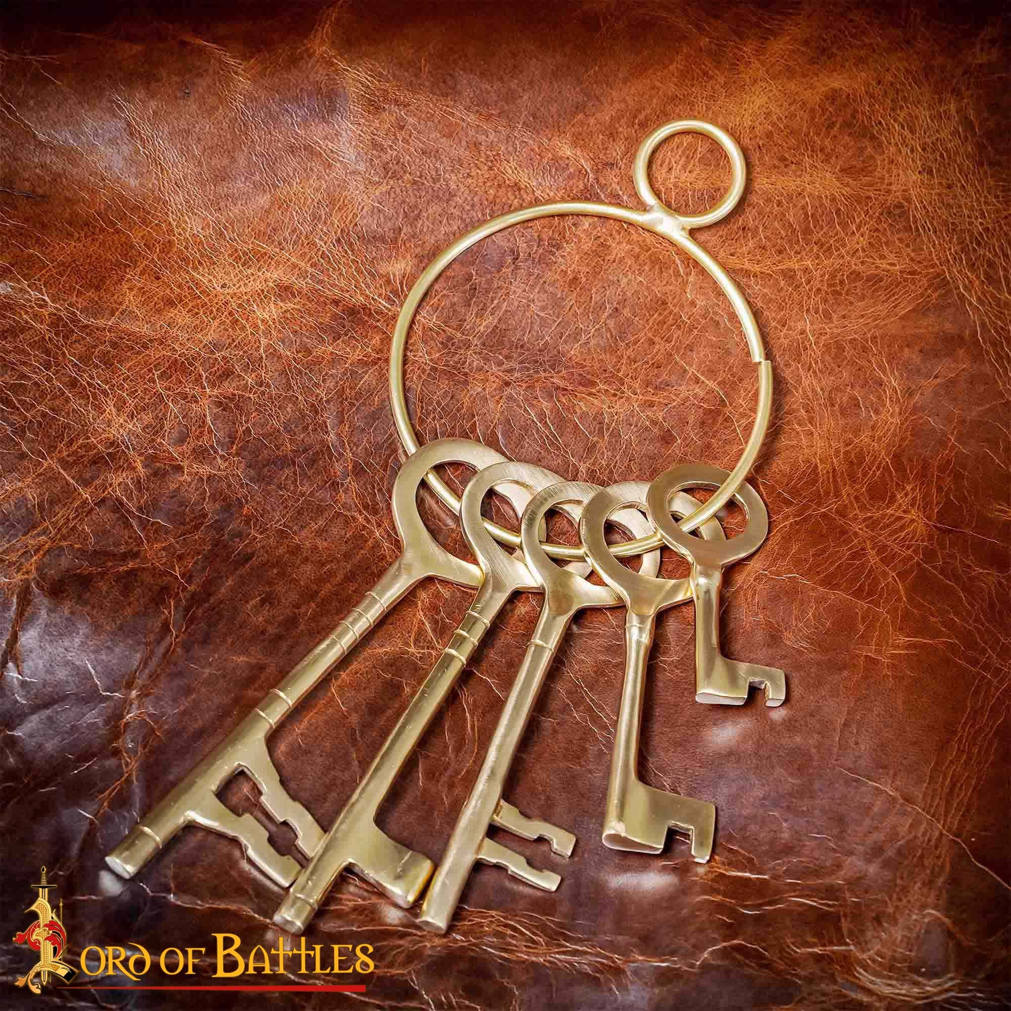Imagen única de: Juego de Llaves Medievales de Latón para Mazmorras - Réplica Histórica de 5 Piezas para Decoración Pirata y Salas de Escape