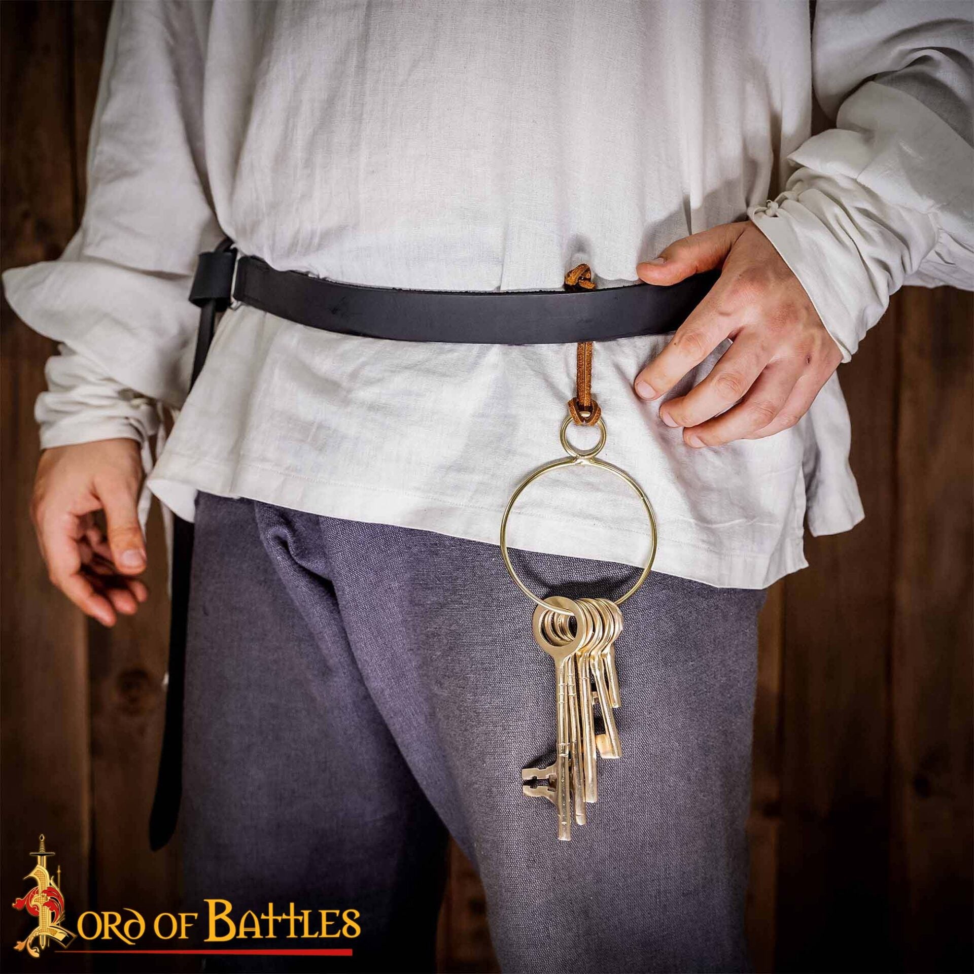 Imagen única de: Juego de Llaves Medievales de Latón para Mazmorras - Réplica Histórica de 5 Piezas para Decoración Pirata y Salas de Escape