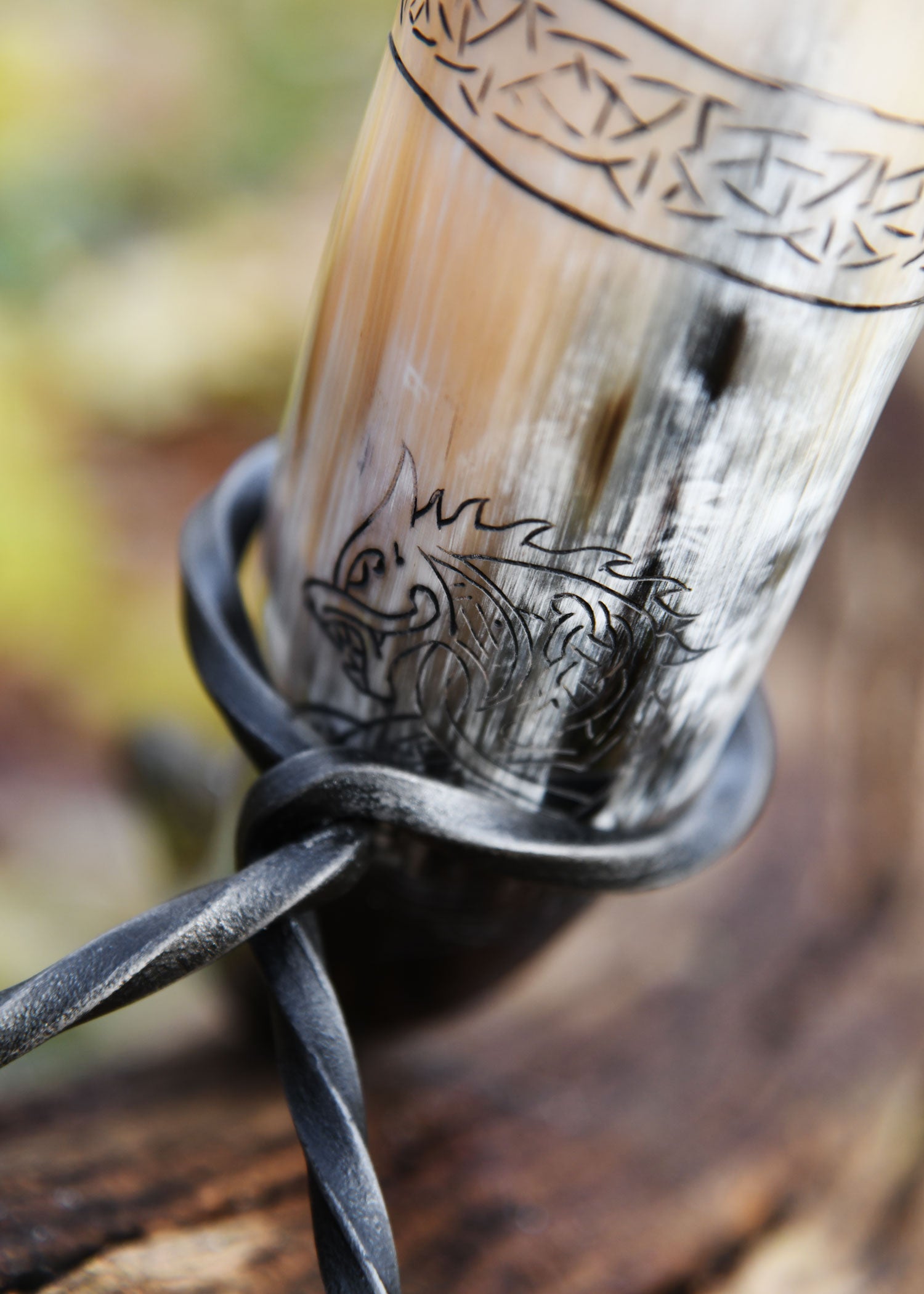 Imagen única de: Cuerno Para Beber Con Soporte - Fenrir, El Lobo Nórdico