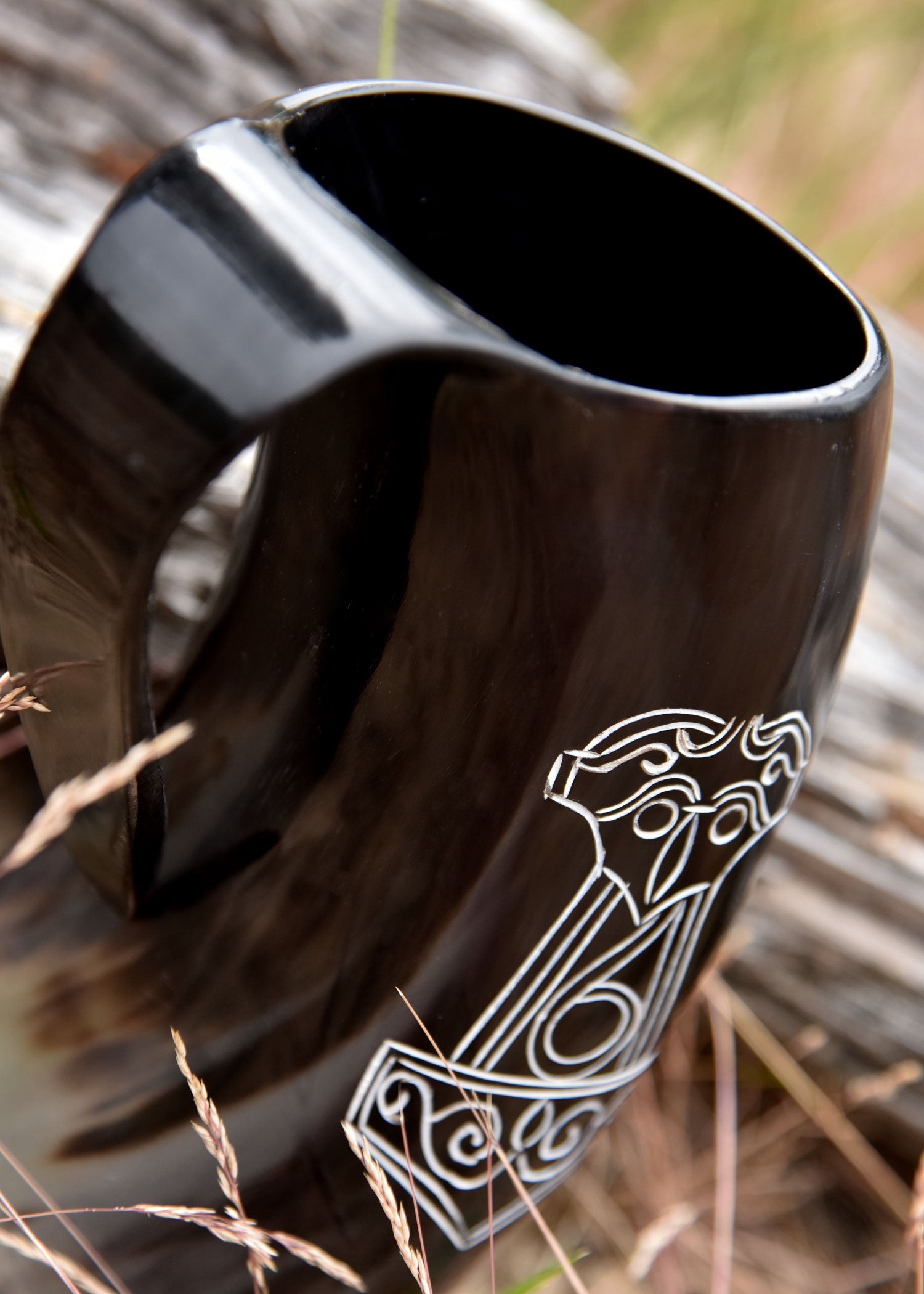 Imagen única de: Jarra De Cerveza Hecha De Cuerno - Mjölnir, El Martillo De Thor