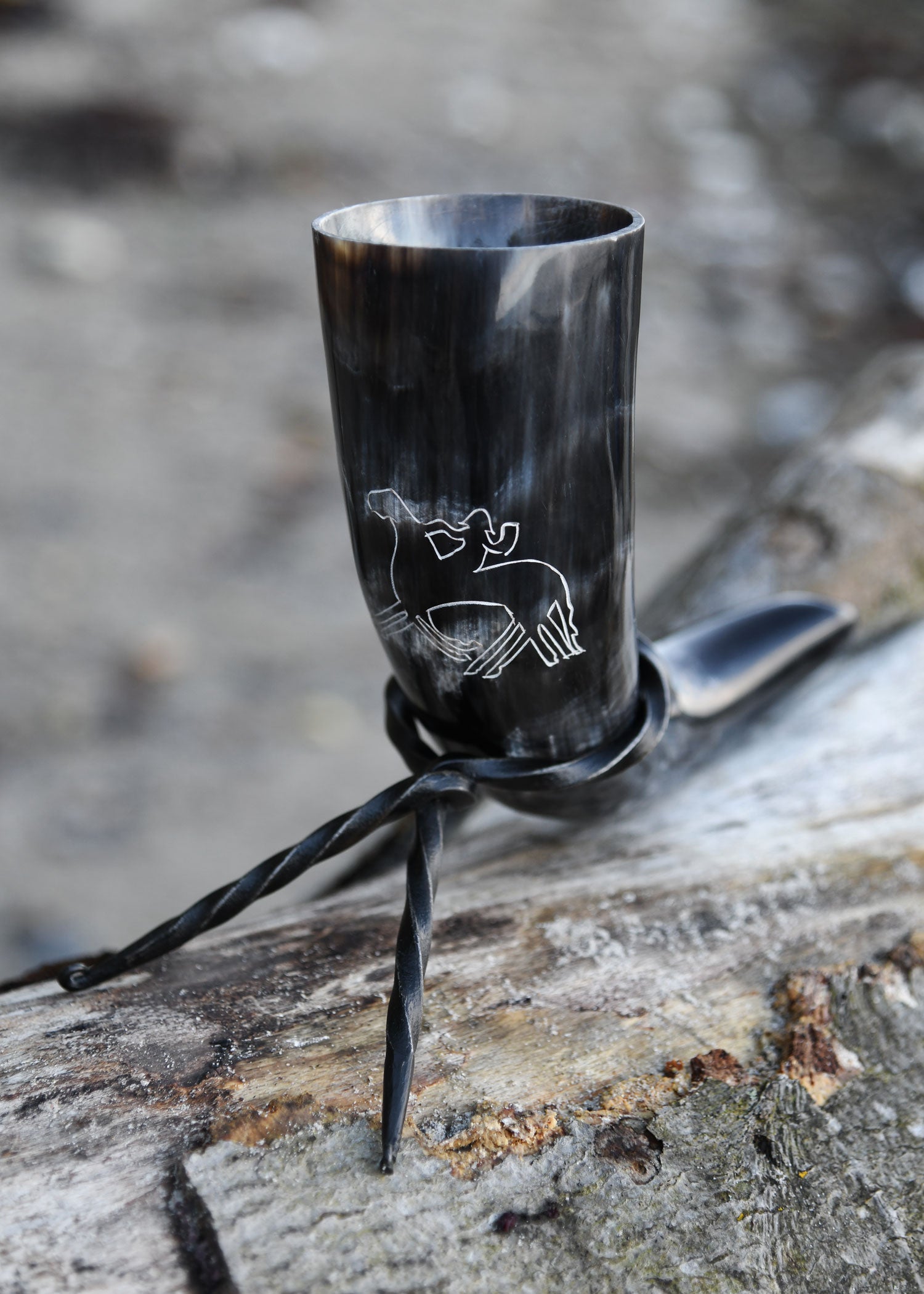 Imagen única de: Cuerno Para Beber Con Soporte - Odín Monta A Sleipnir