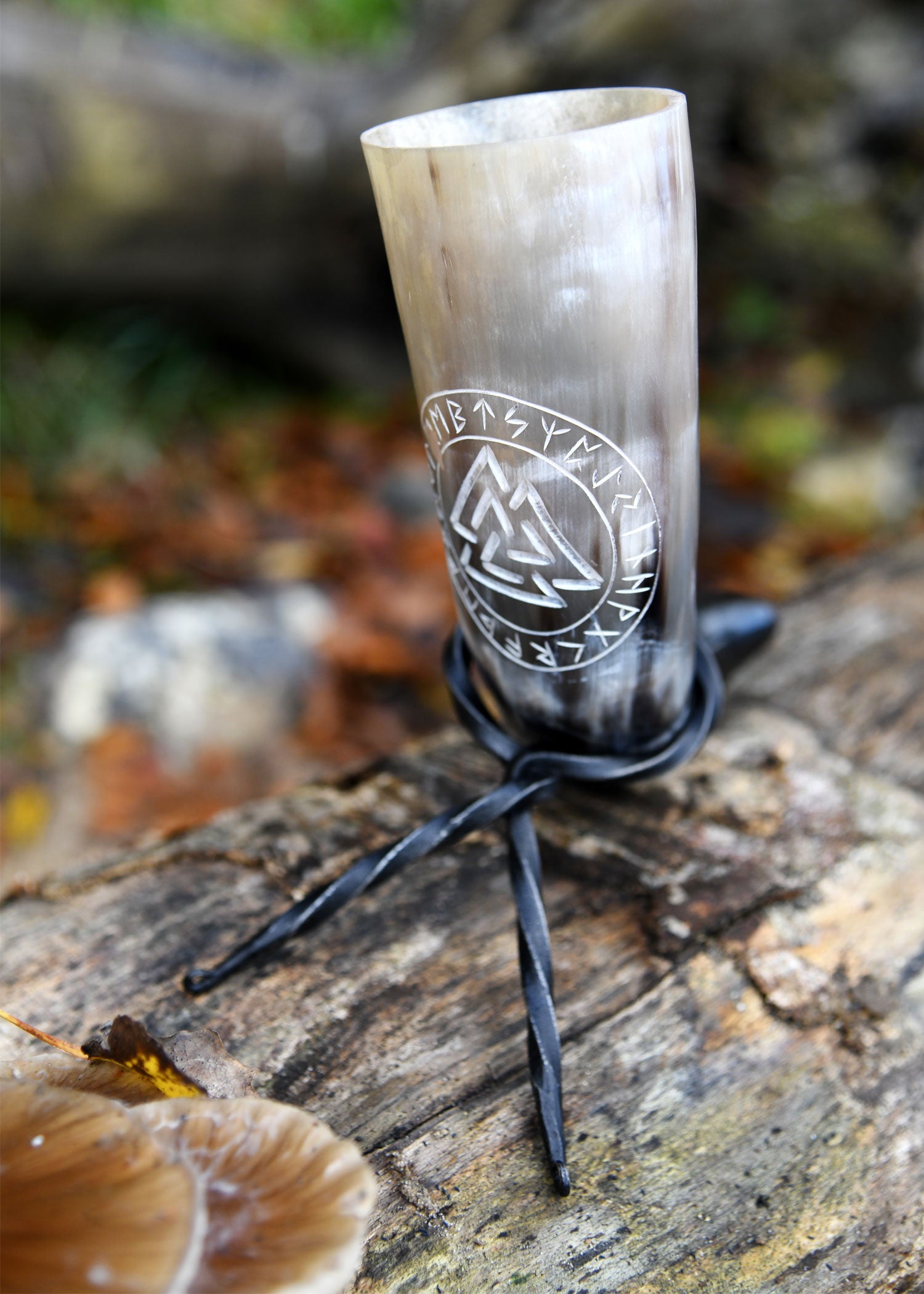 Imagen única de: Cuerno Para Beber Con Soporte - Valknut