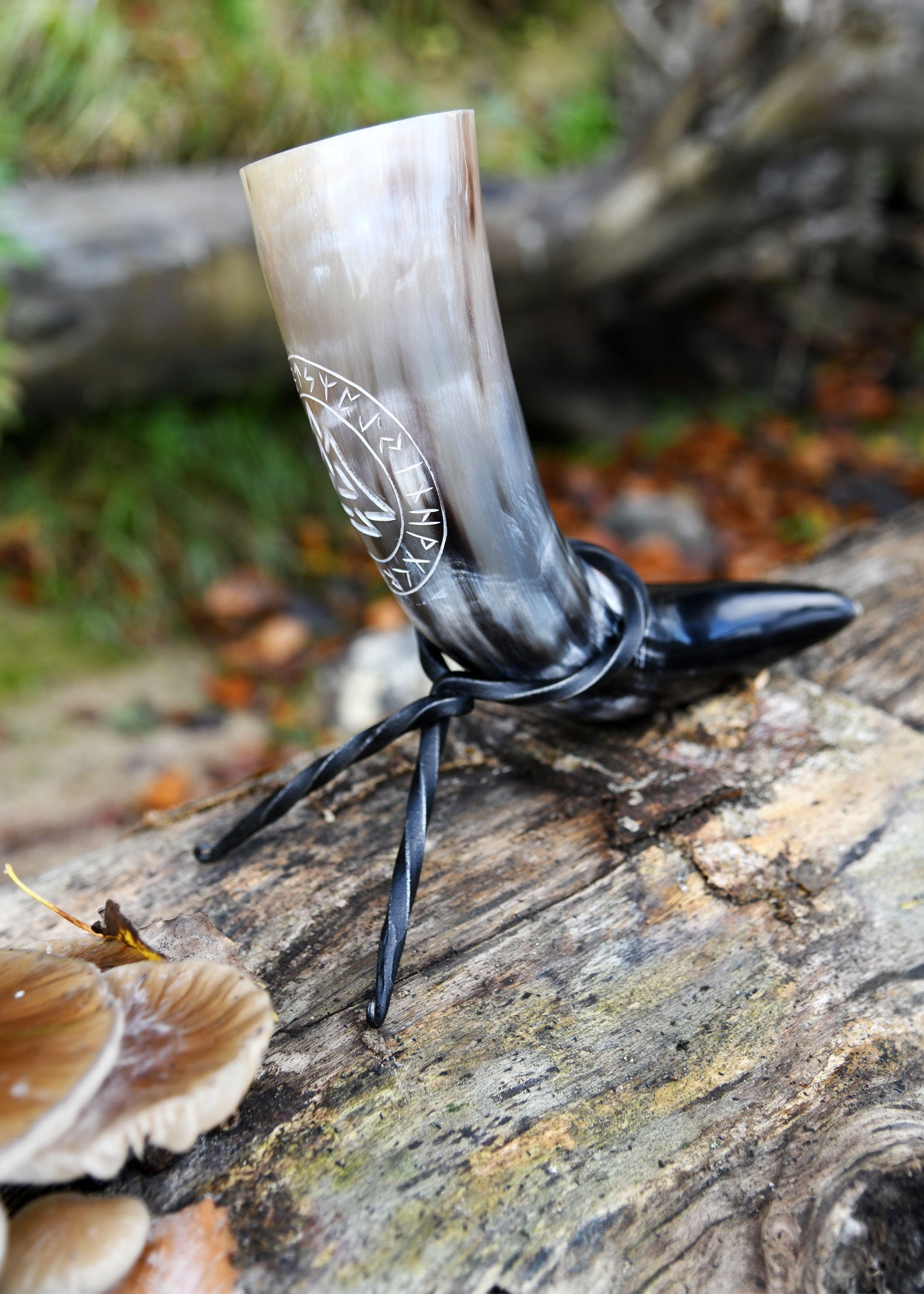 Imagen única de: Cuerno Para Beber Con Soporte - Valknut