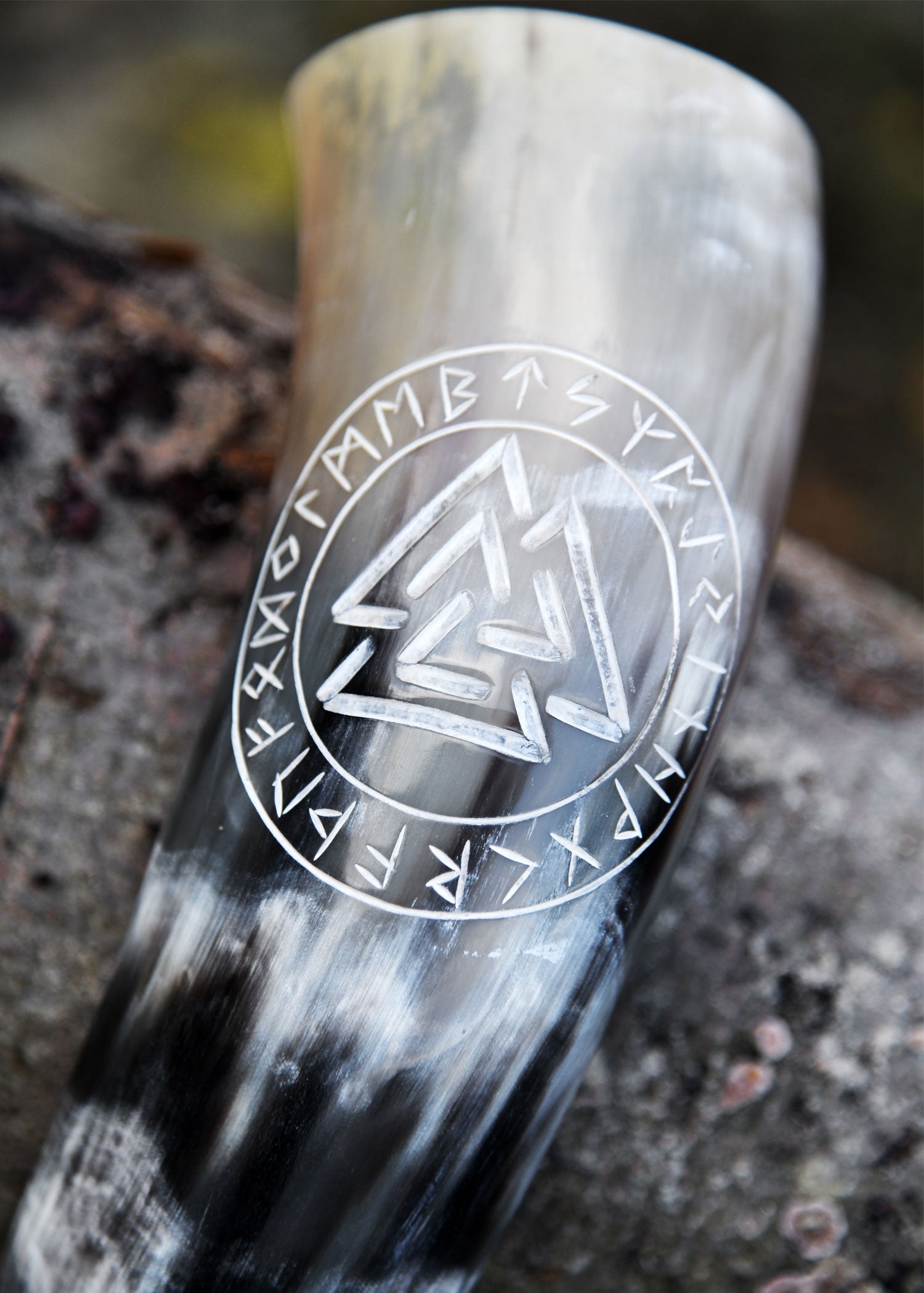 Imagen única de: Cuerno Para Beber Con Soporte - Valknut