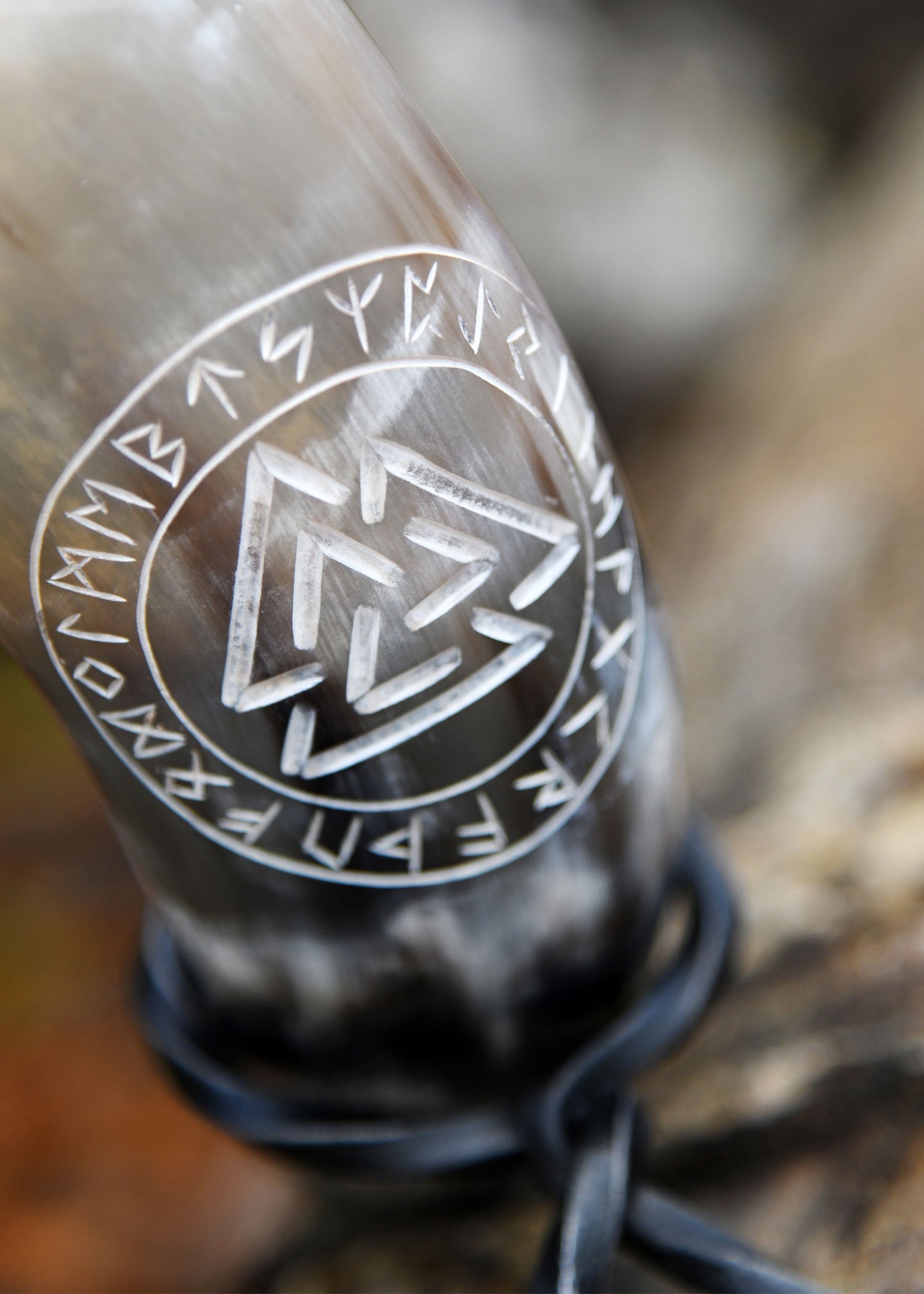 Imagen única de: Cuerno Para Beber Con Soporte - Valknut