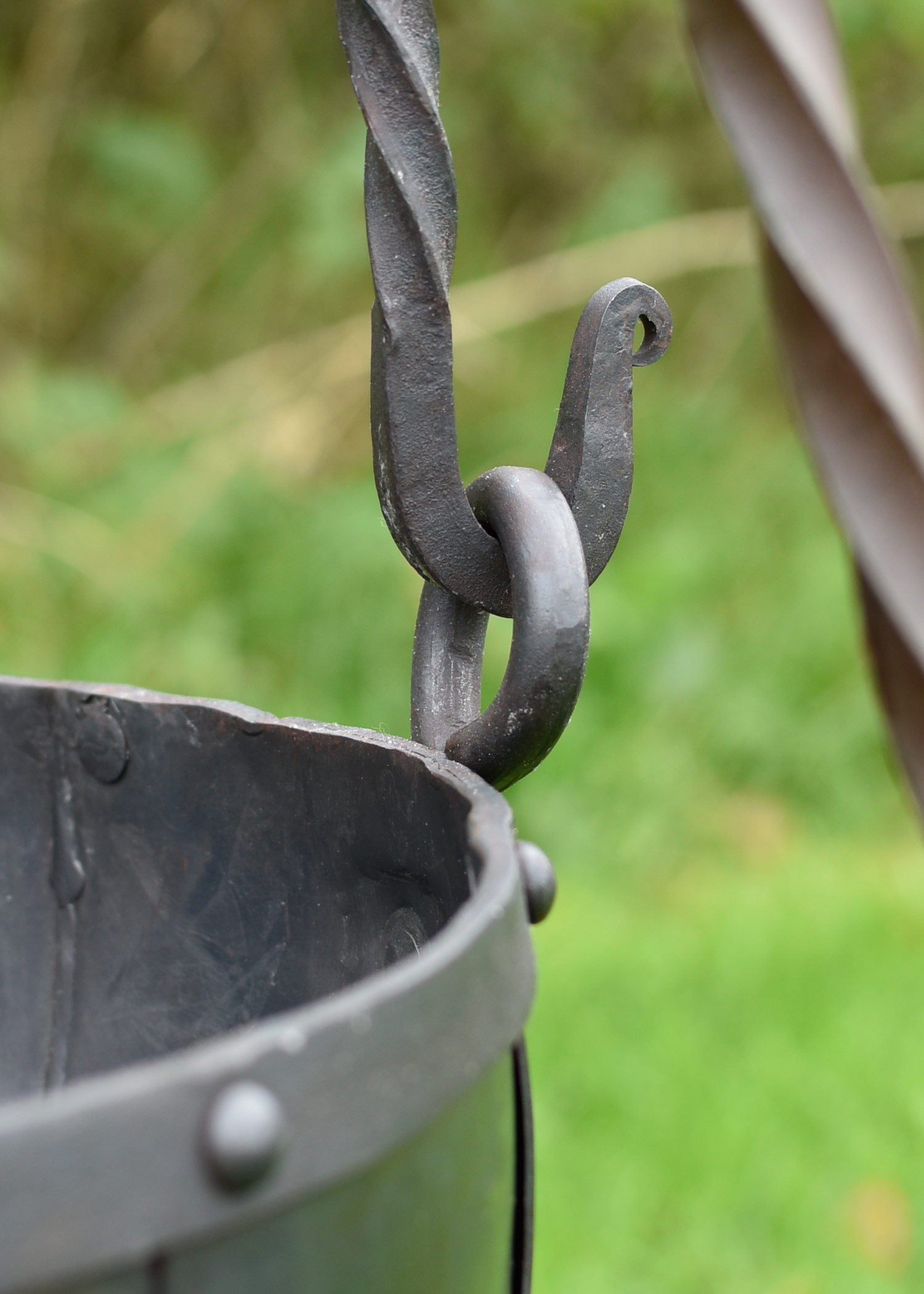 Imagen única de: Olla De Almacenamiento Remachada Mediana, Aprox. 9 Litros