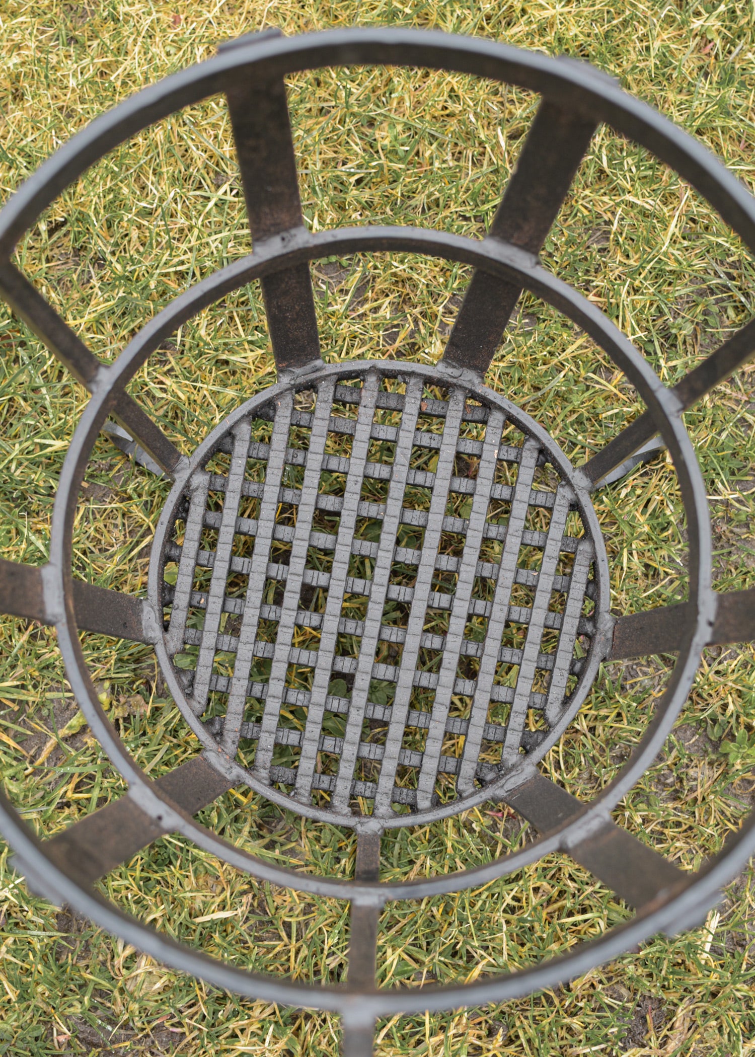 Imagen única de: Brasero Forjado De Aprox. 45 Cm De Altura.