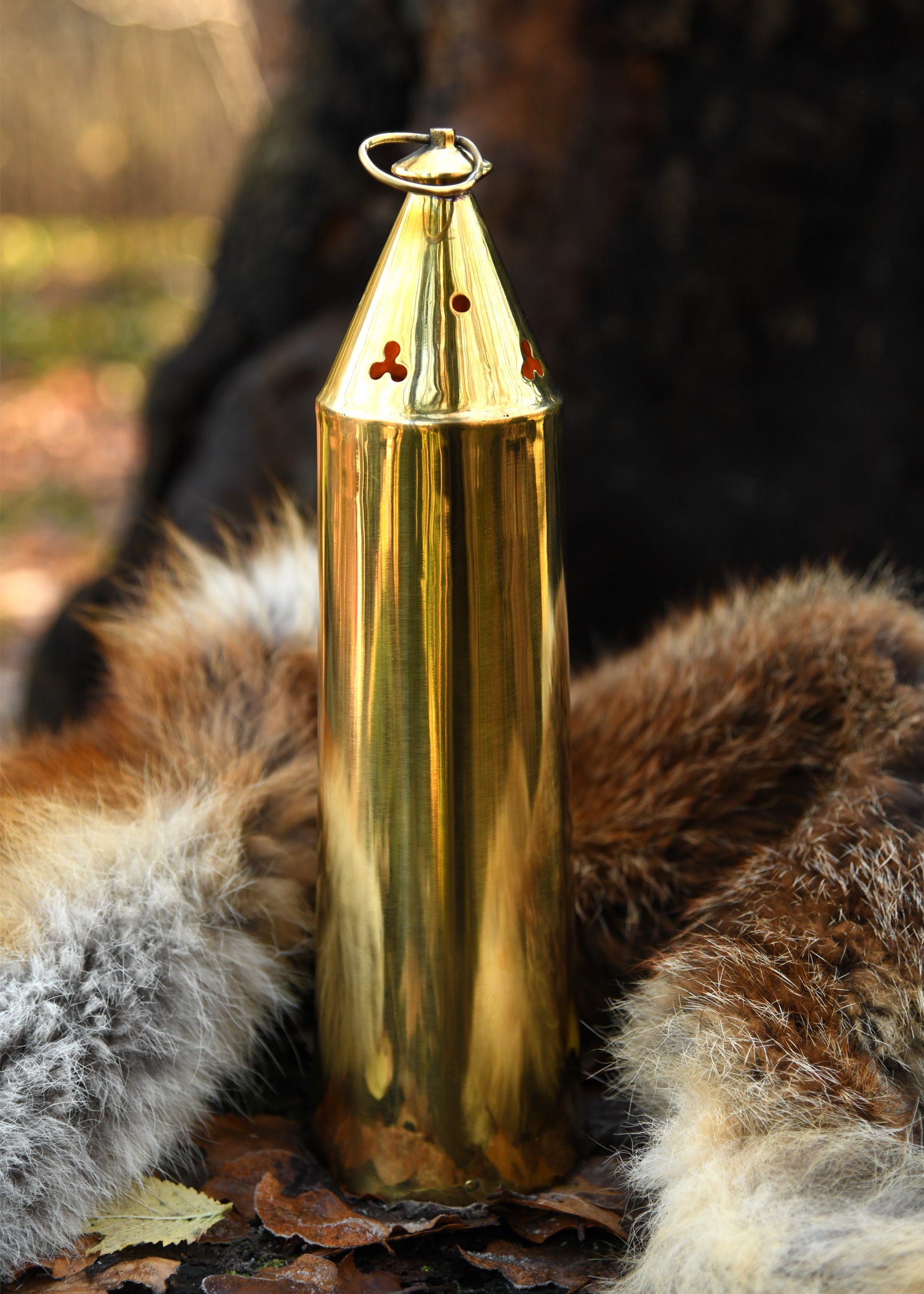 Imagen única de: Farol Medieval De Latón Con Ventana De Bocina.