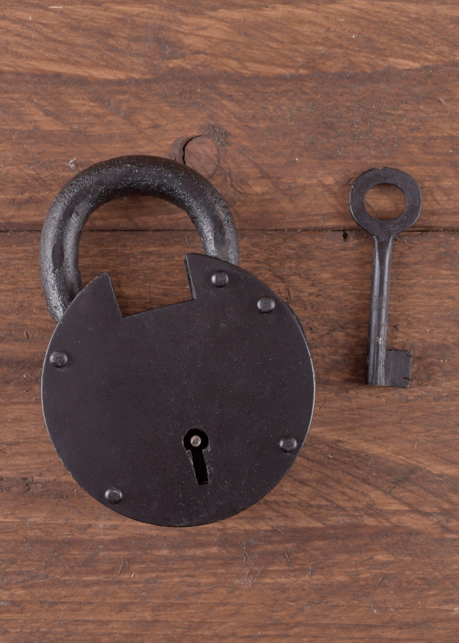 Imagen única de: Candado Redondo Con Dos Llaves De Aprox. 8,5 Cm De Diámetro.