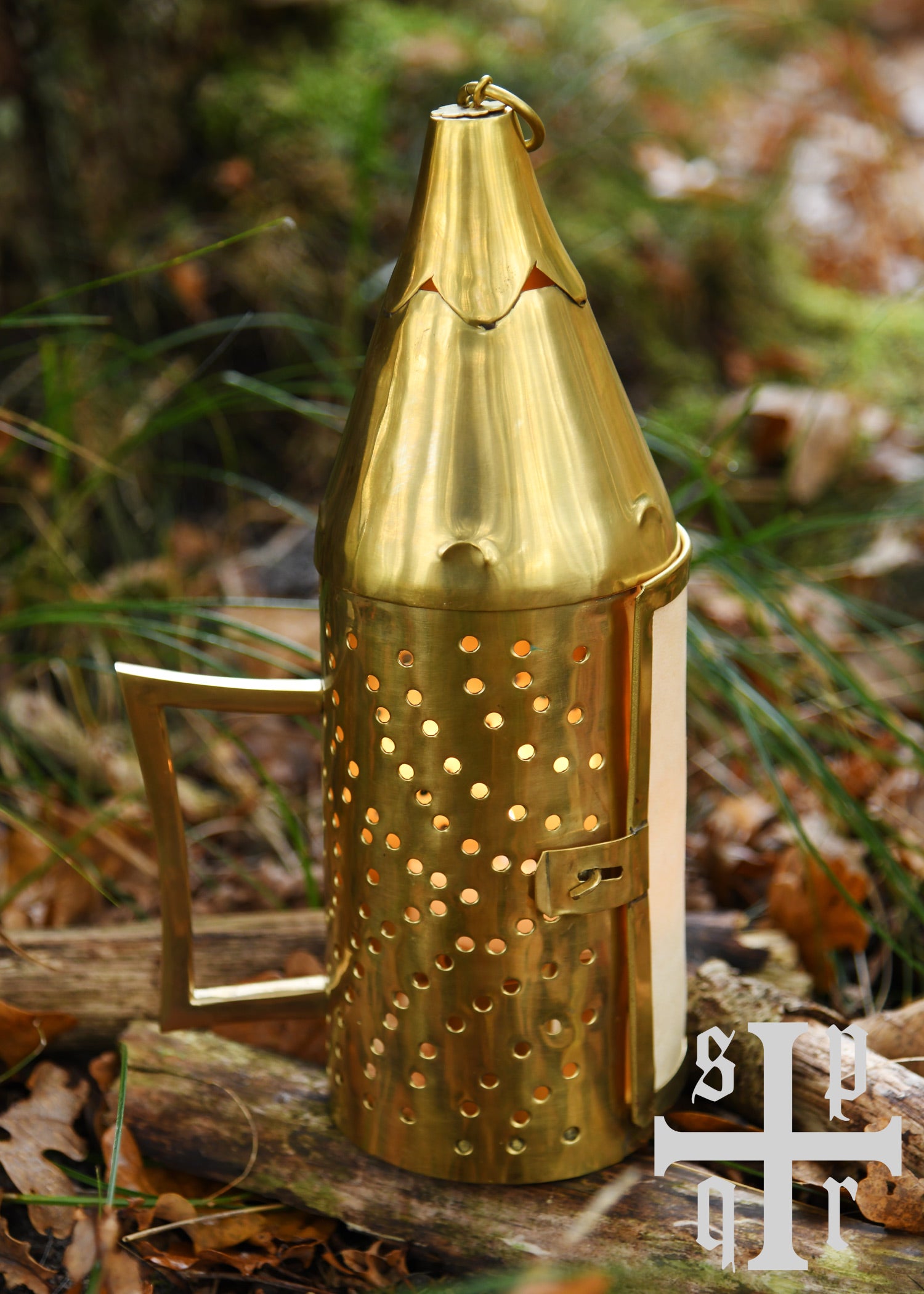 Imagen única de: Farol Medieval De Latón Con Ventana De Cuero Crudo