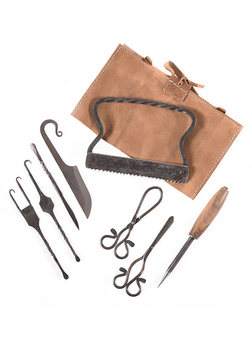 Imagen única de: Cubiertos De Cirujano Medievales Forjados Con Estuche De Cuero.