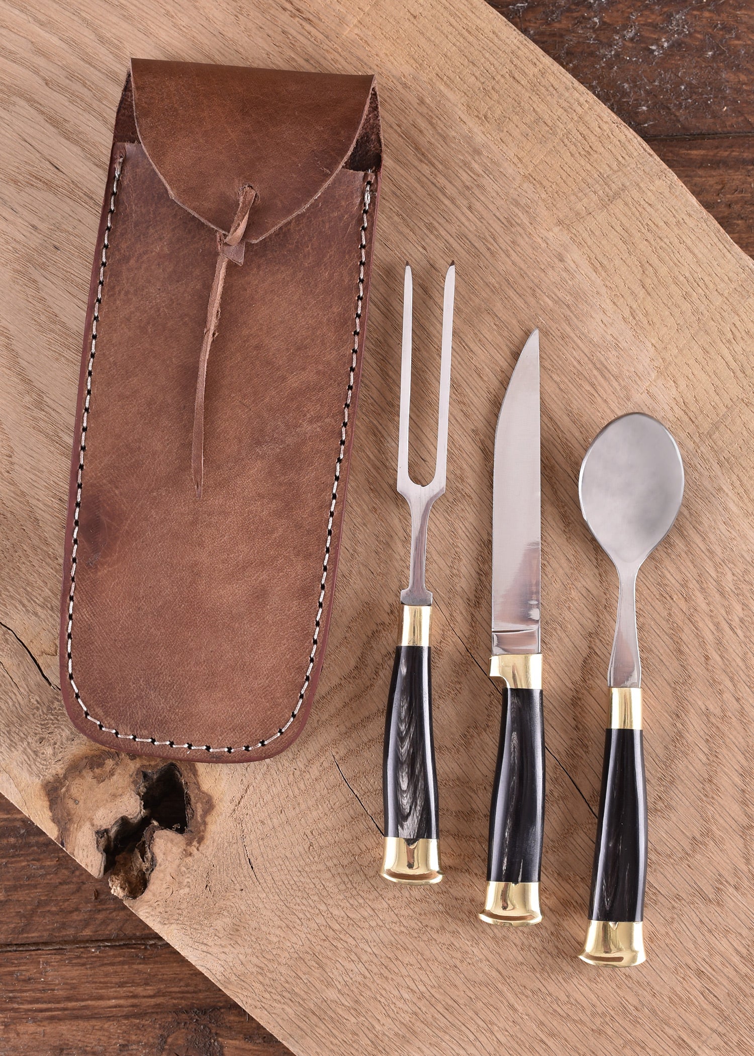 Imagen única de: Cubiertos Medievales De 3 Piezas Con Estuche De Cuero Y Mango De Asta.