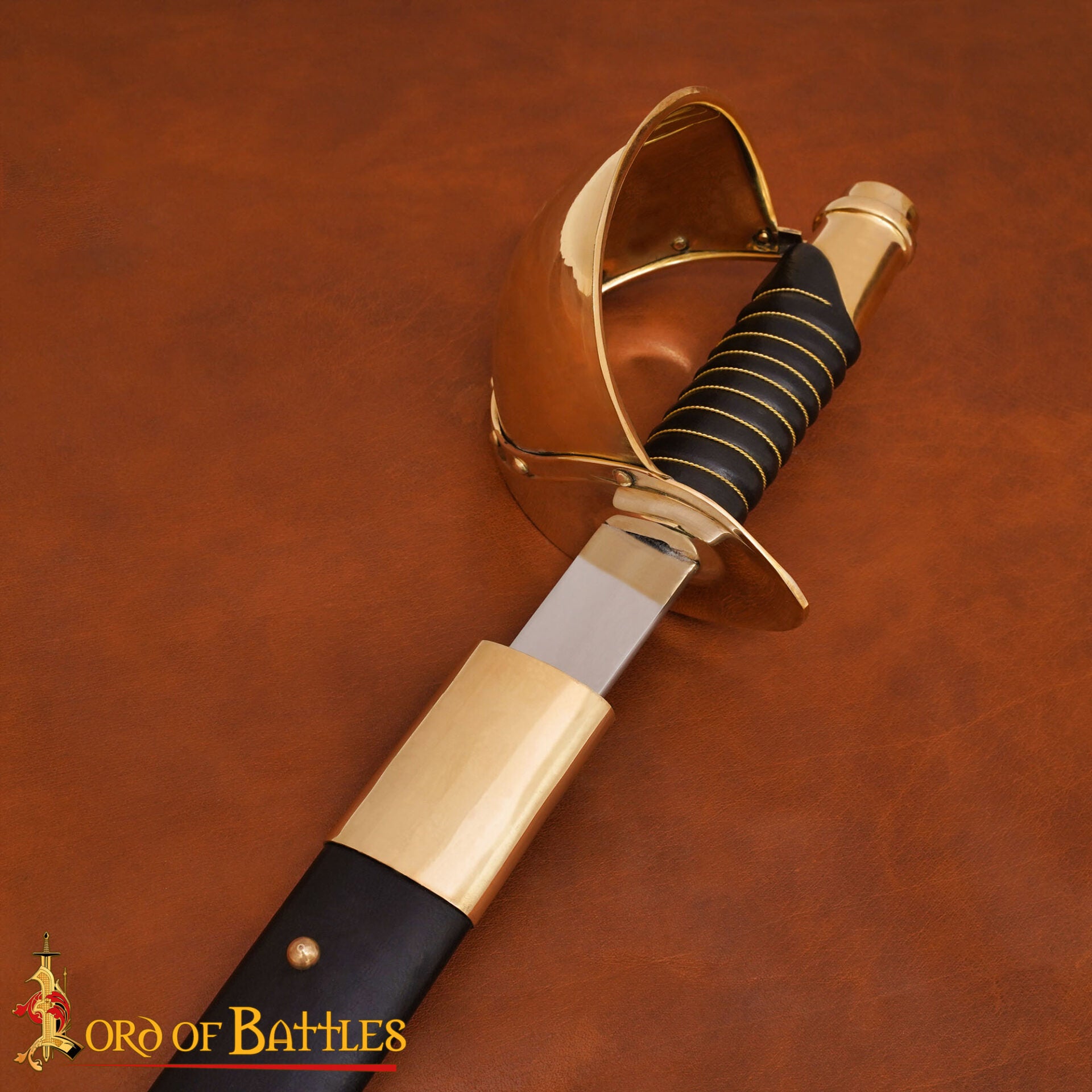 Imagen única de: Espada Corvo Naval del Siglo Xix - Hoja de Acero Al Carbono con Guarda de Latón y Vaina de Cuero