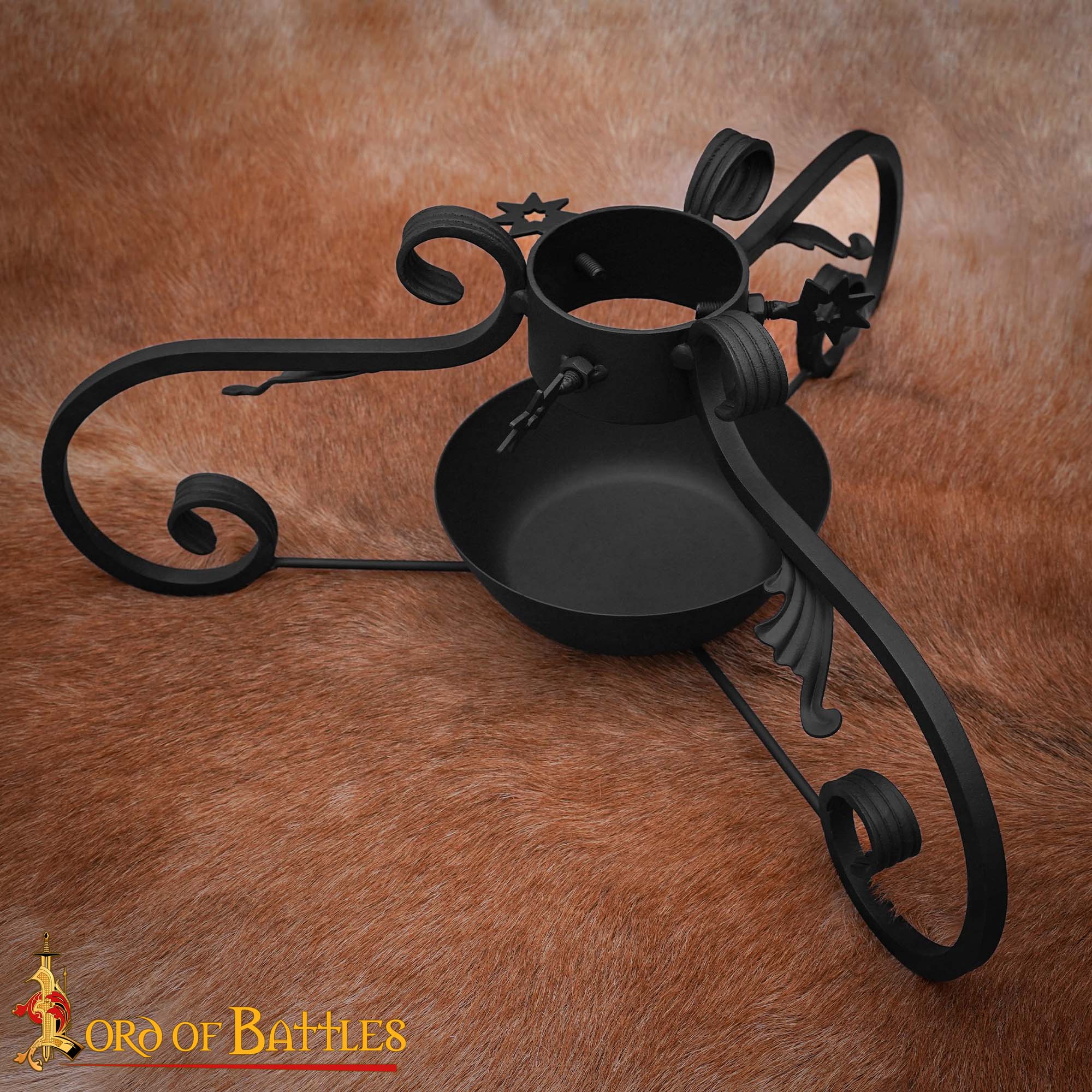 Imagen única de: Soporte de Hierro Forjado Medieval del Siglo Xiv - Pantalla de Volutas Forjadas a Mano con Acabado en Negro Aceite