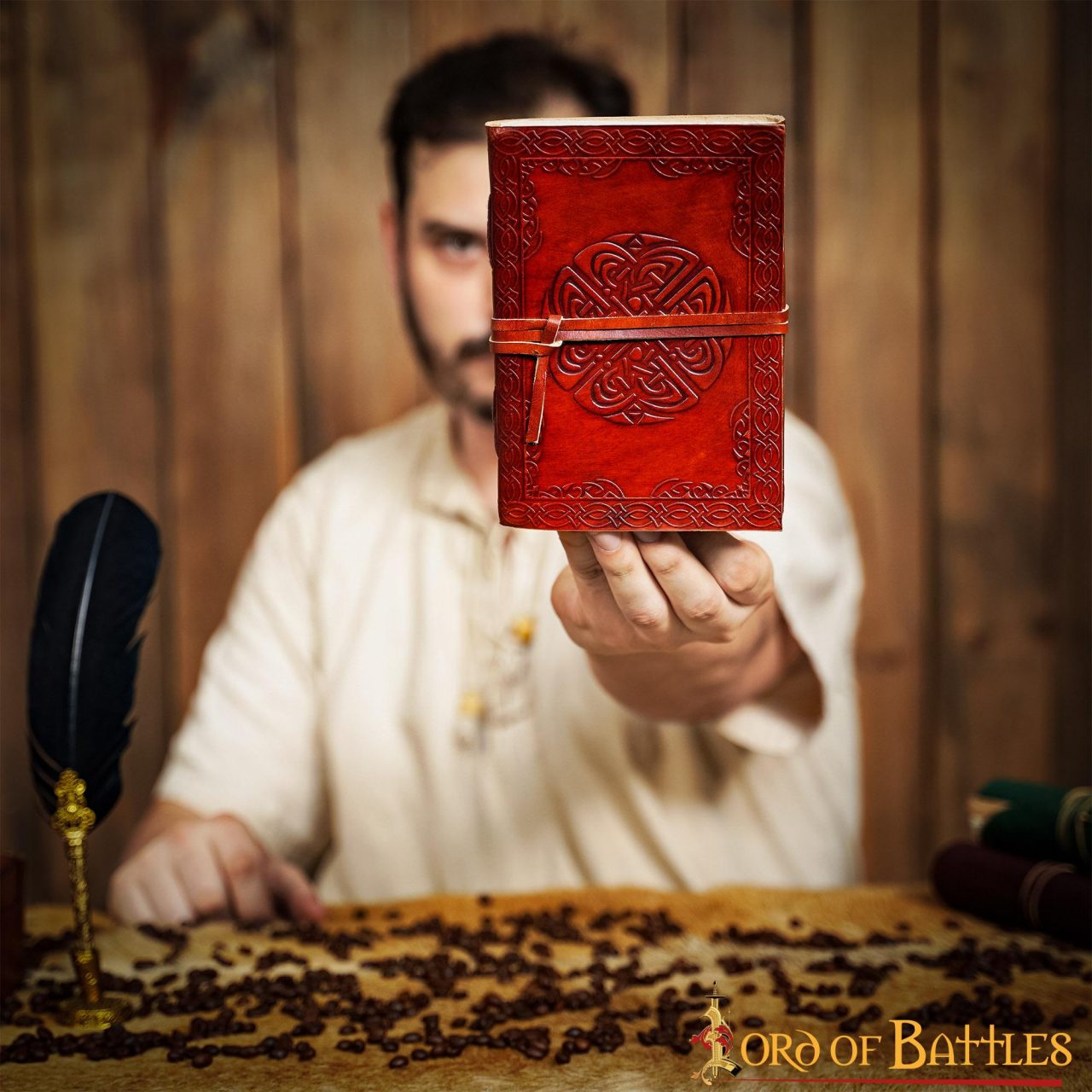 Imagen única de: Diario Medieval Repujado Diario de Piel Auténtica Hecho a Mano