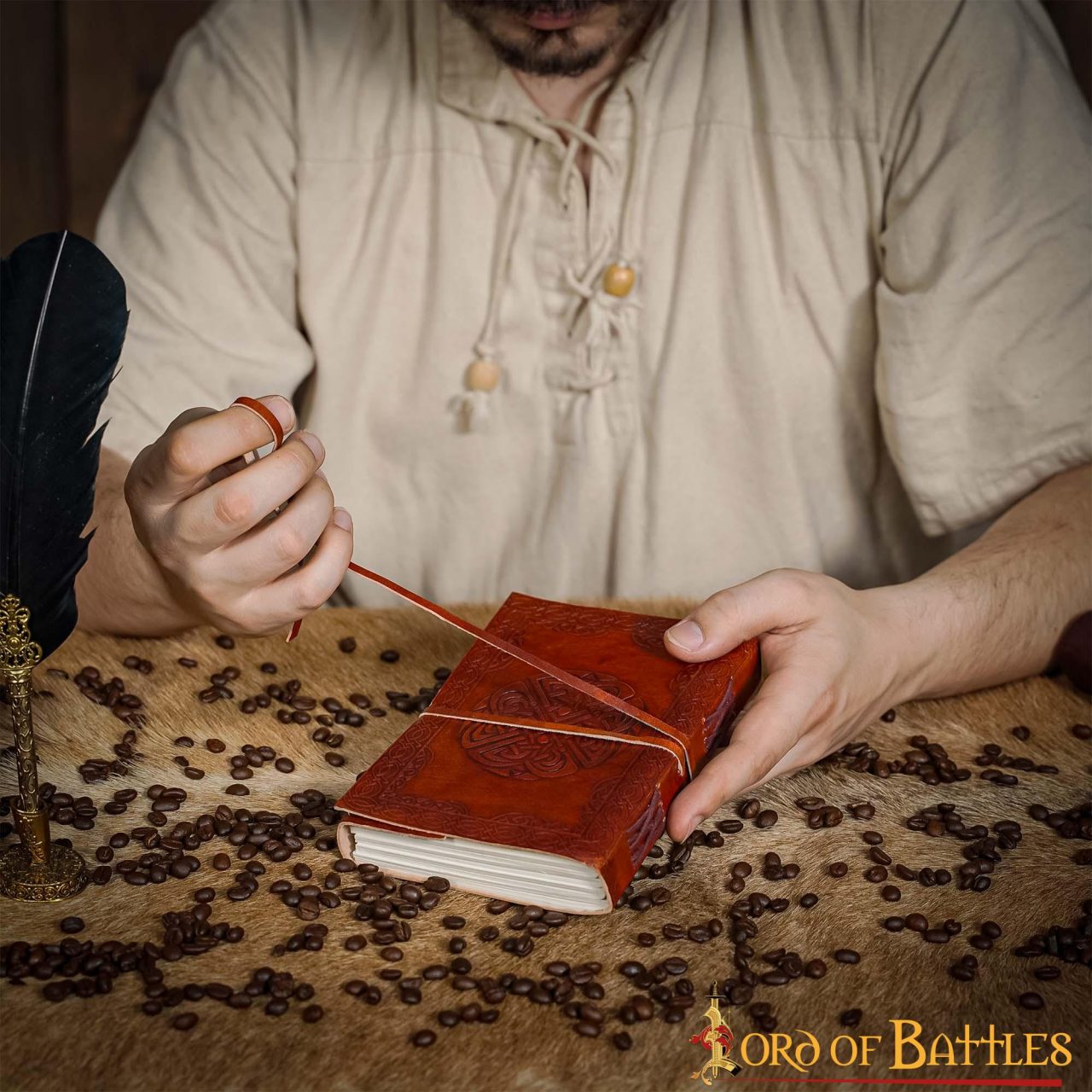 Imagen única de: Diario Medieval Repujado Diario de Piel Auténtica Hecho a Mano