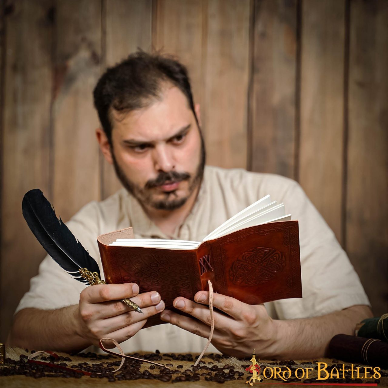 Imagen única de: Diario Medieval Repujado Diario de Piel Auténtica Hecho a Mano