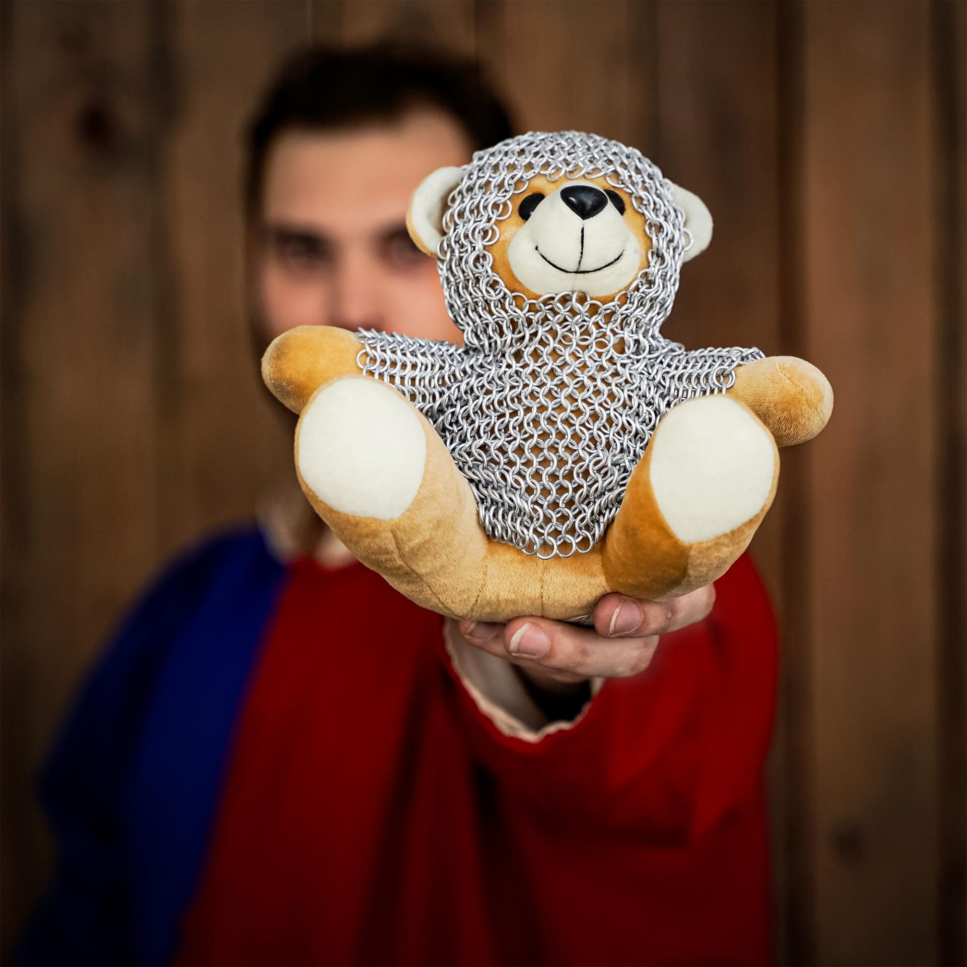 Imagen única de: Osito Caballero con Cota de Malla - Oso Guerrero con Cota de Malla de Aluminio Anodizado de 6 Mm 17g