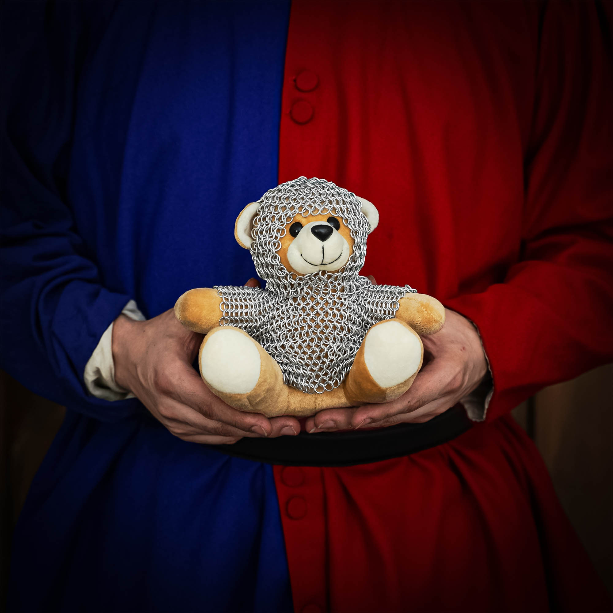 Imagen única de: Osito Caballero con Cota de Malla - Oso Guerrero con Cota de Malla de Aluminio Anodizado de 6 Mm 17g