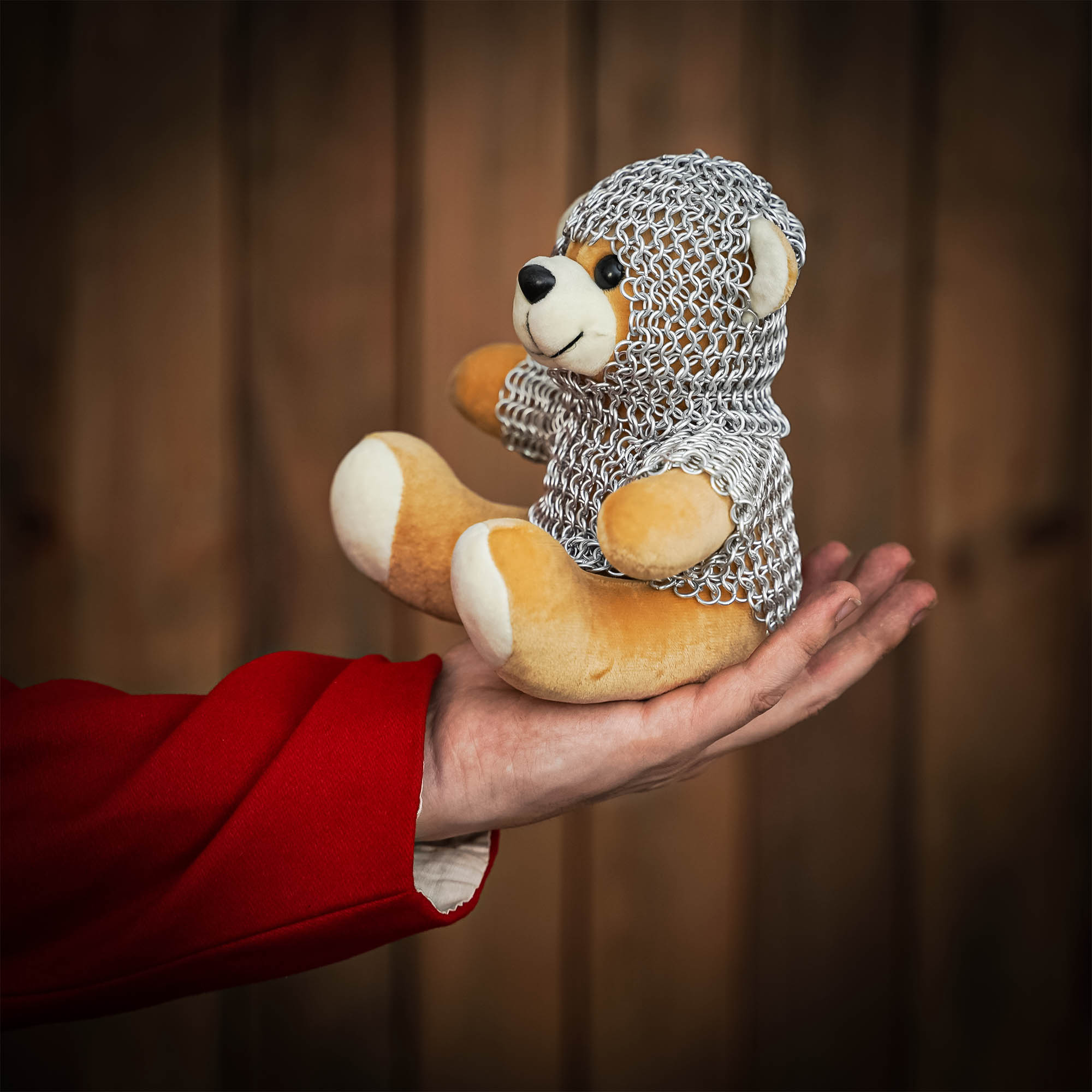 Imagen única de: Osito Caballero con Cota de Malla - Oso Guerrero con Cota de Malla de Aluminio Anodizado de 6 Mm 17g