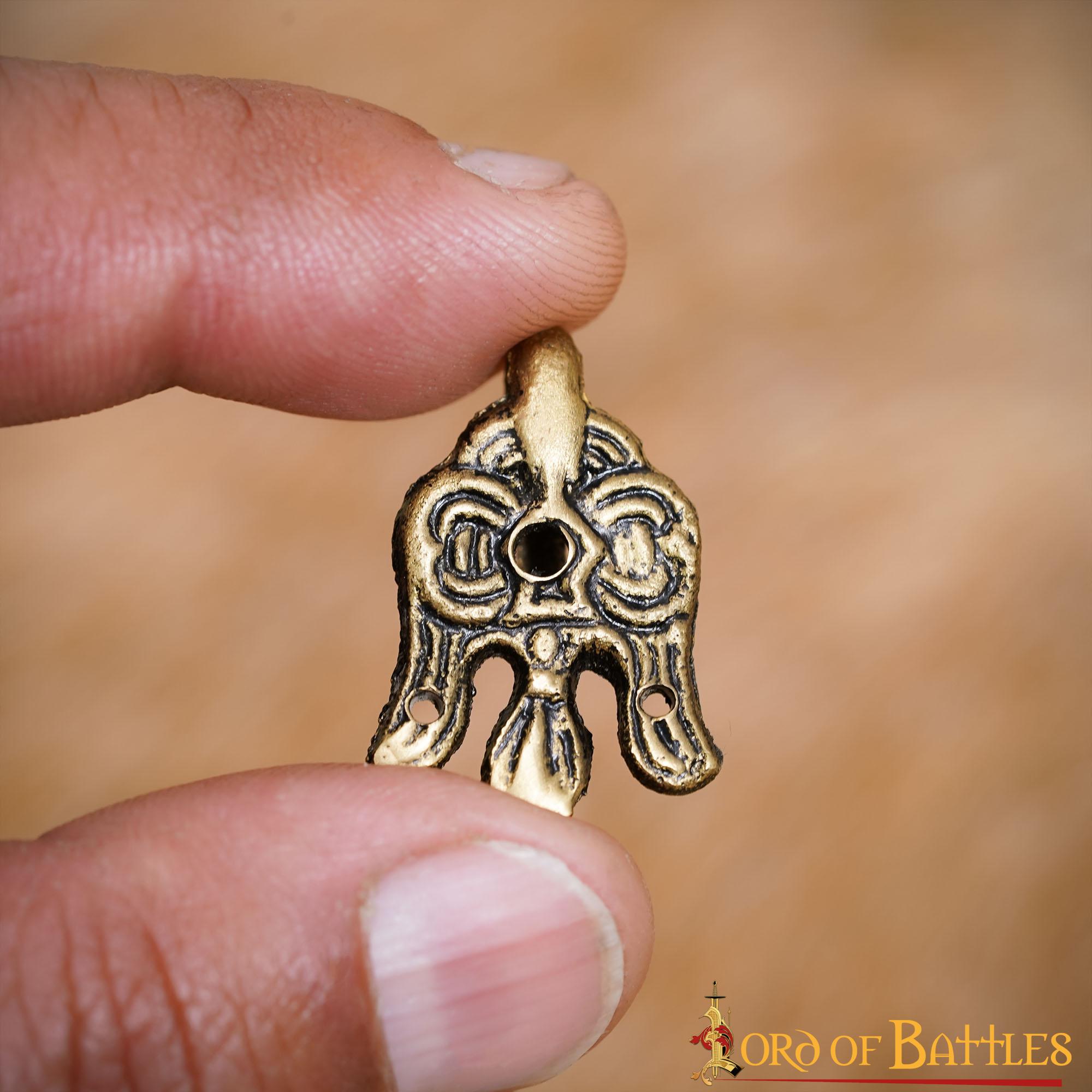 Imagen única de: Gancho de Cuervo de Latón Vikingo del Siglo X - 3 Cm - para Envolturas de Piernas y Winingas