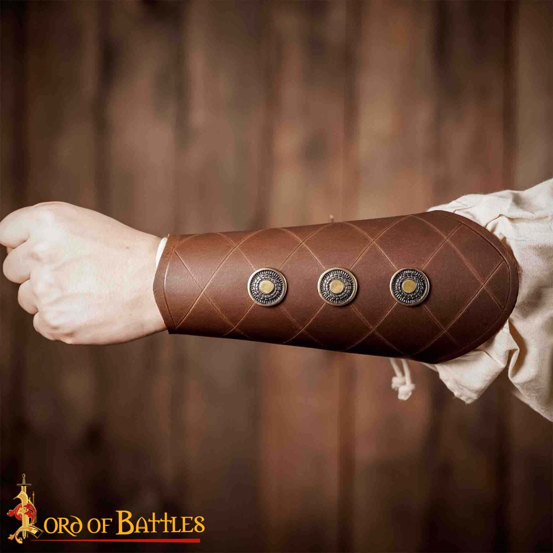 Imagen única de: Brazales Medievales de Cuero Auténtico Hechos a Mano, Marrón