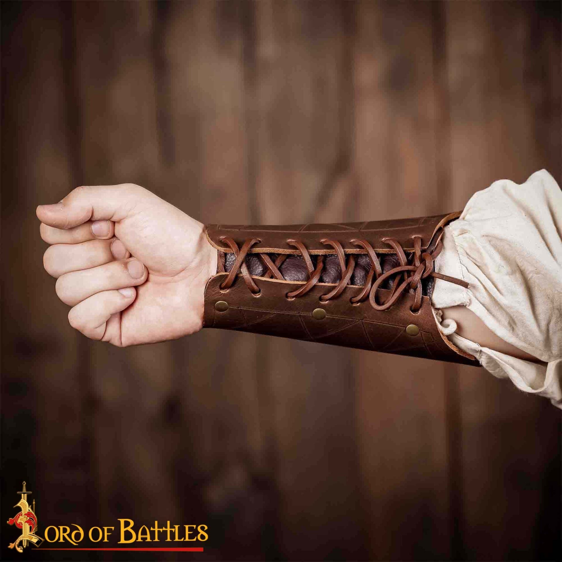 Imagen única de: Brazales Medievales de Cuero Auténtico Hechos a Mano, Marrón