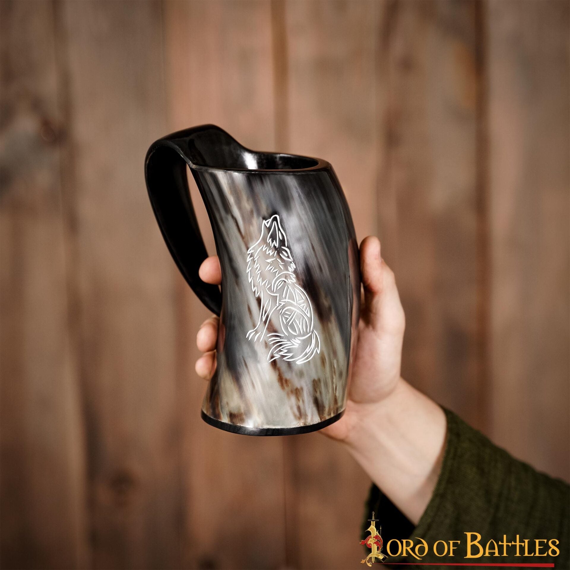 Imagen única de: Jarro Vikingo de Cuerno con Nudos de Lobo Celta (600ml)